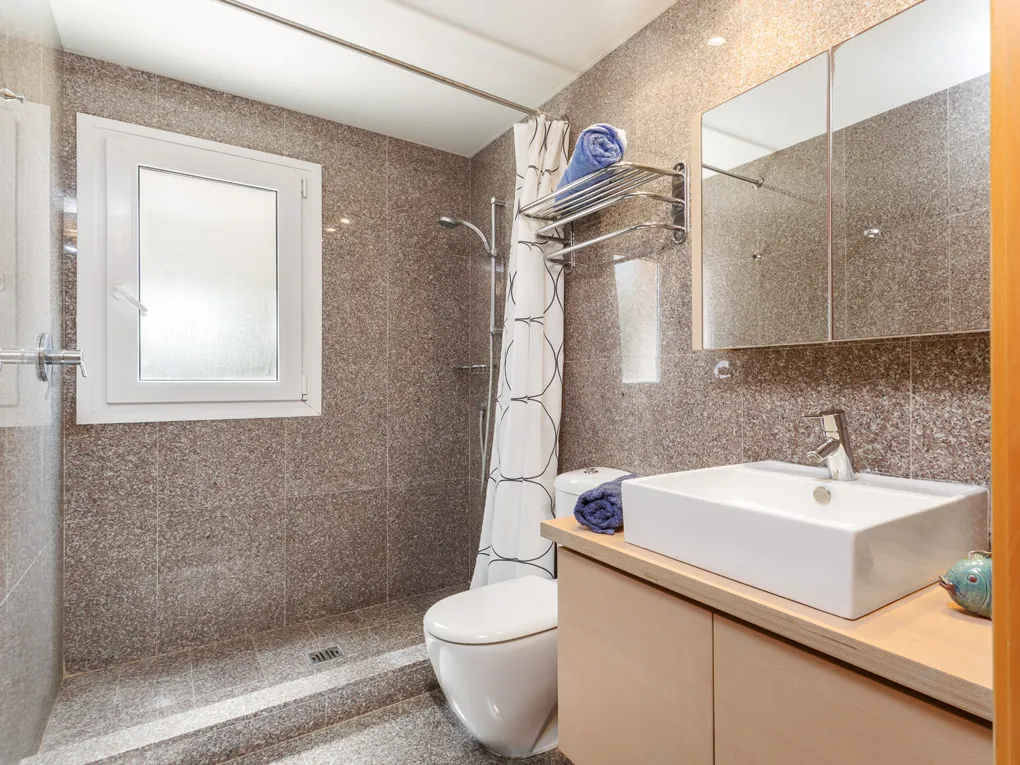 Exclusive beachfront apartment with garden-12