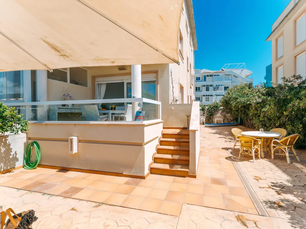 Exclusive beachfront apartment with garden-7