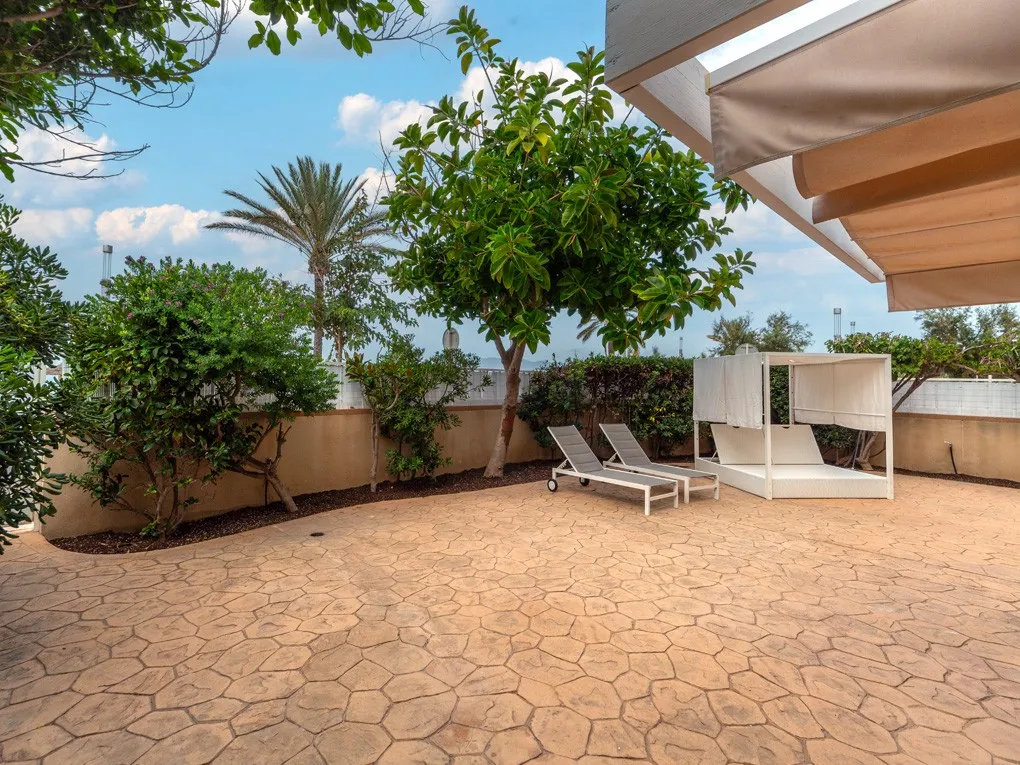 Exclusive beachfront apartment with garden-9