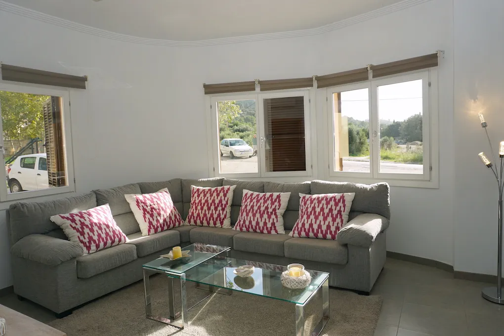 Casa de pueblo con dos unidades y piscina-5