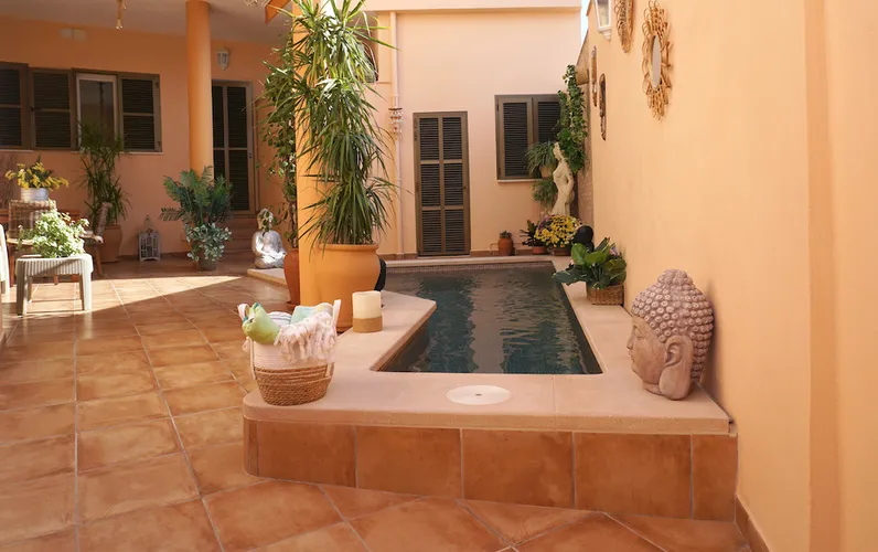 Casa de pueblo con dos unidades y piscina