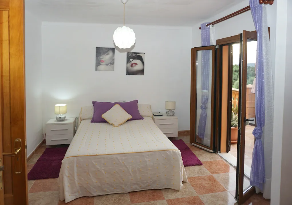 Casa de pueblo con dos unidades y piscina-11