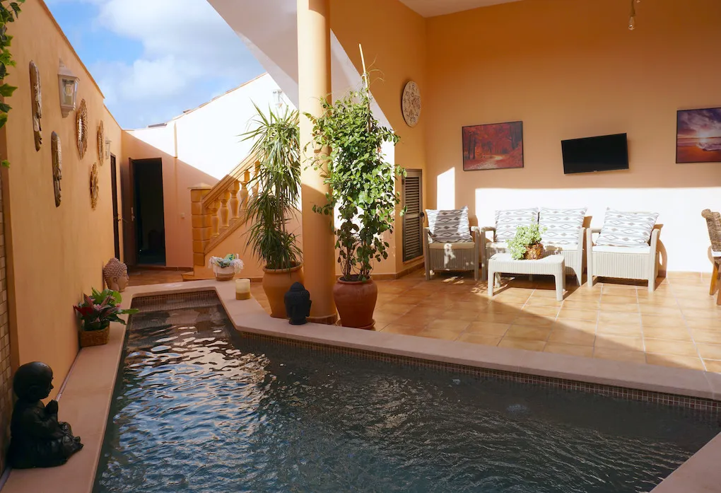 Casa de pueblo con dos unidades y piscina-2