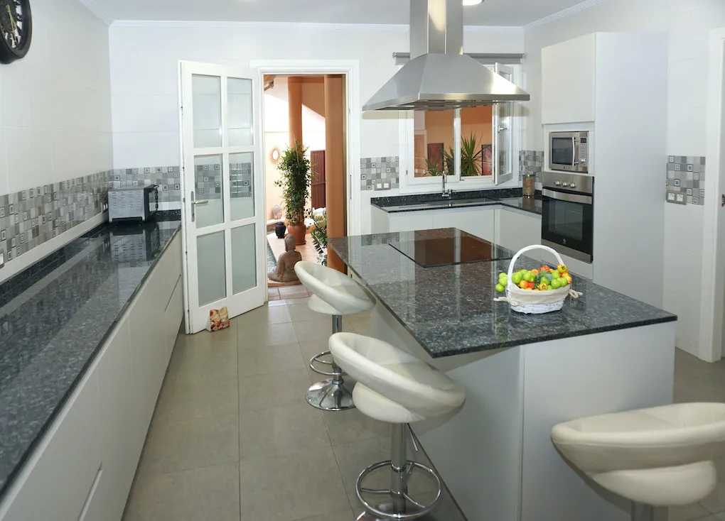 Casa de pueblo con dos unidades y piscina-4