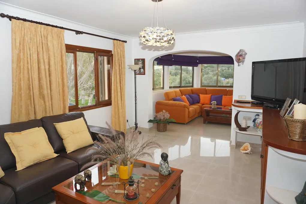 Casa de pueblo con dos unidades y piscina-10