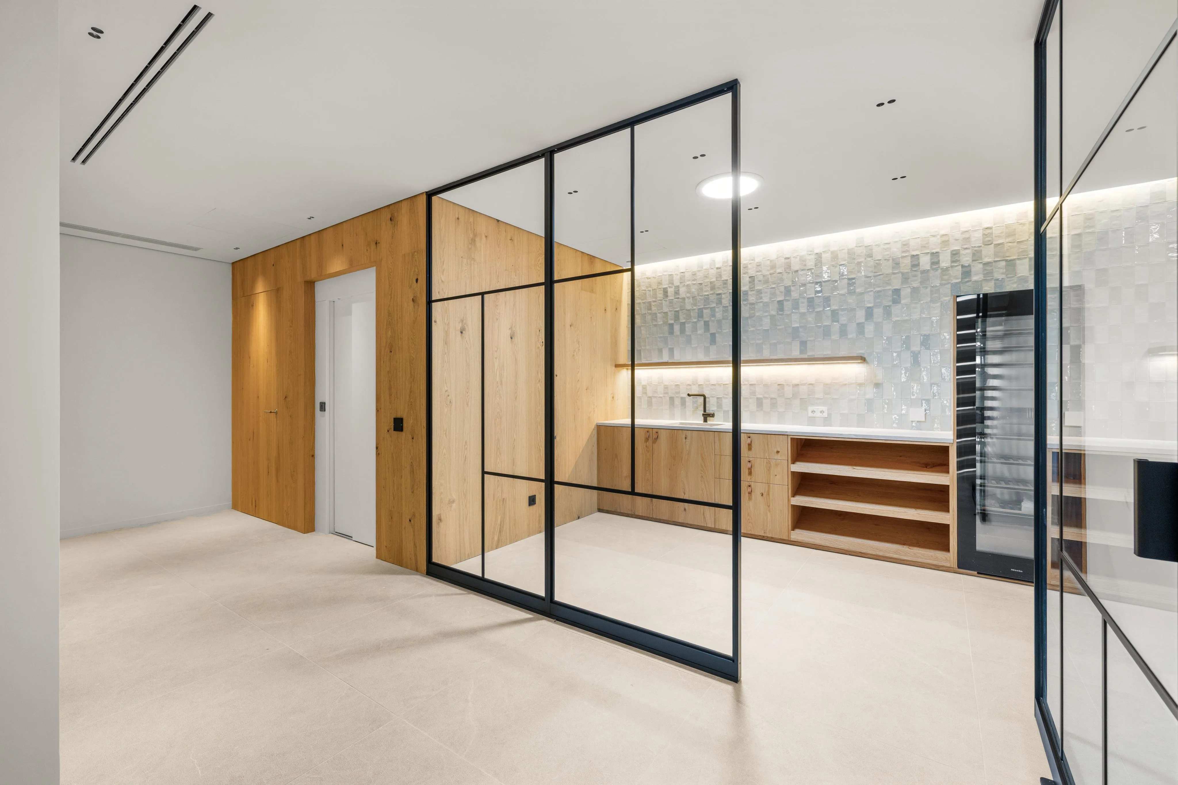 Lyxig nybyggd villa med panoramautsikt över havet-11