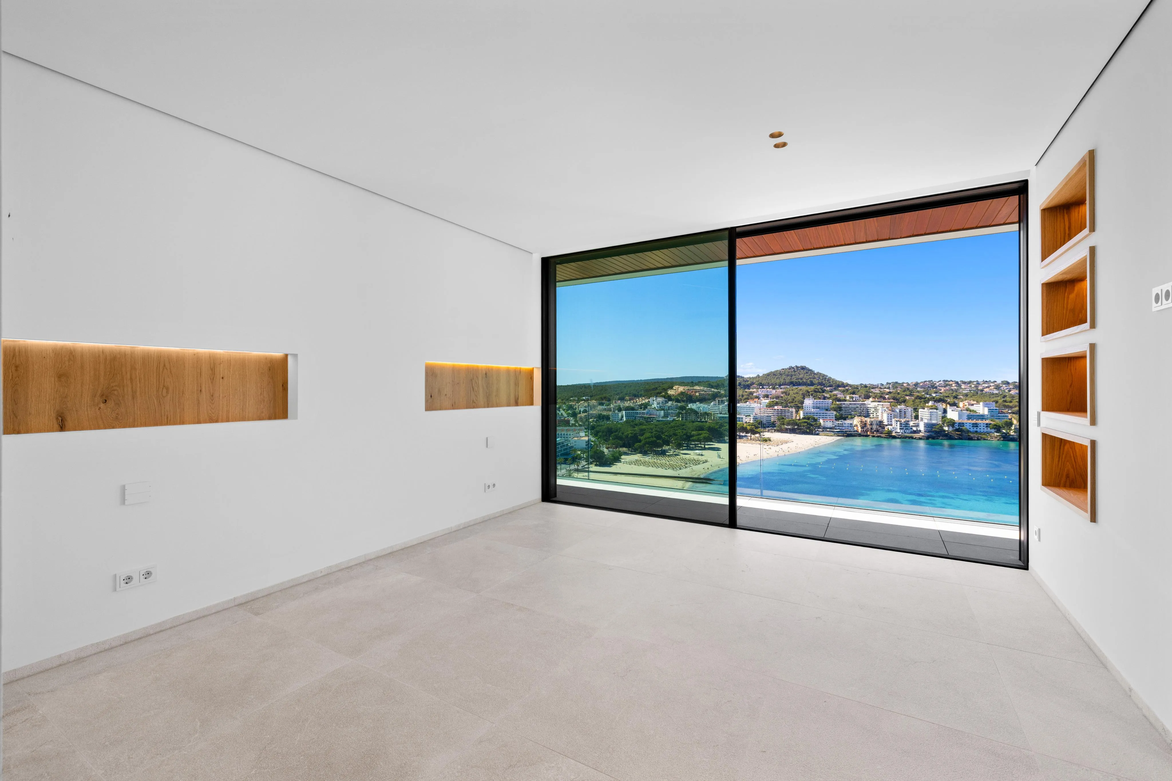 Luxueuze nieuwbouwvilla met panoramisch uitzicht op zee-9