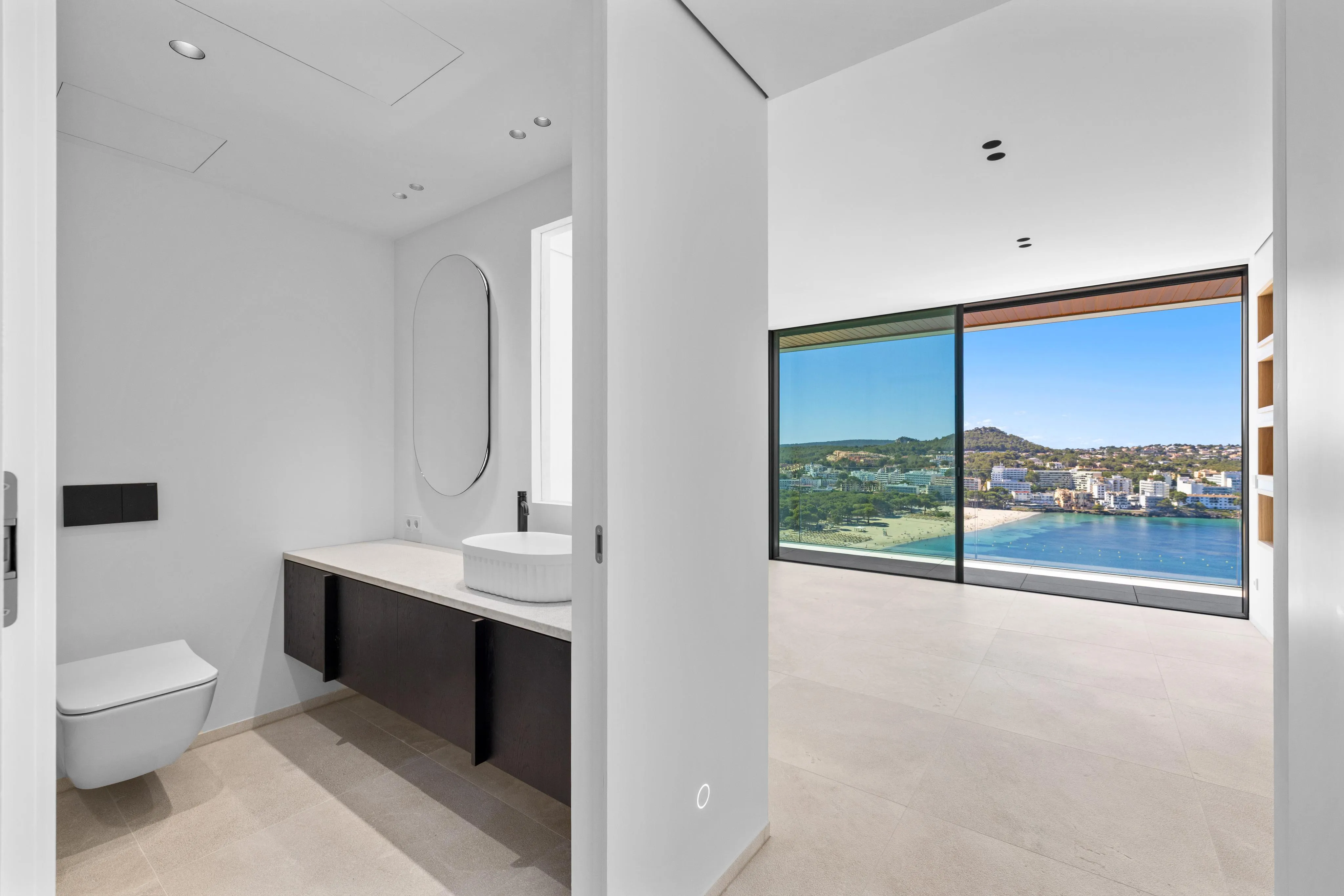 Luxueuze nieuwbouwvilla met panoramisch uitzicht op zee-10