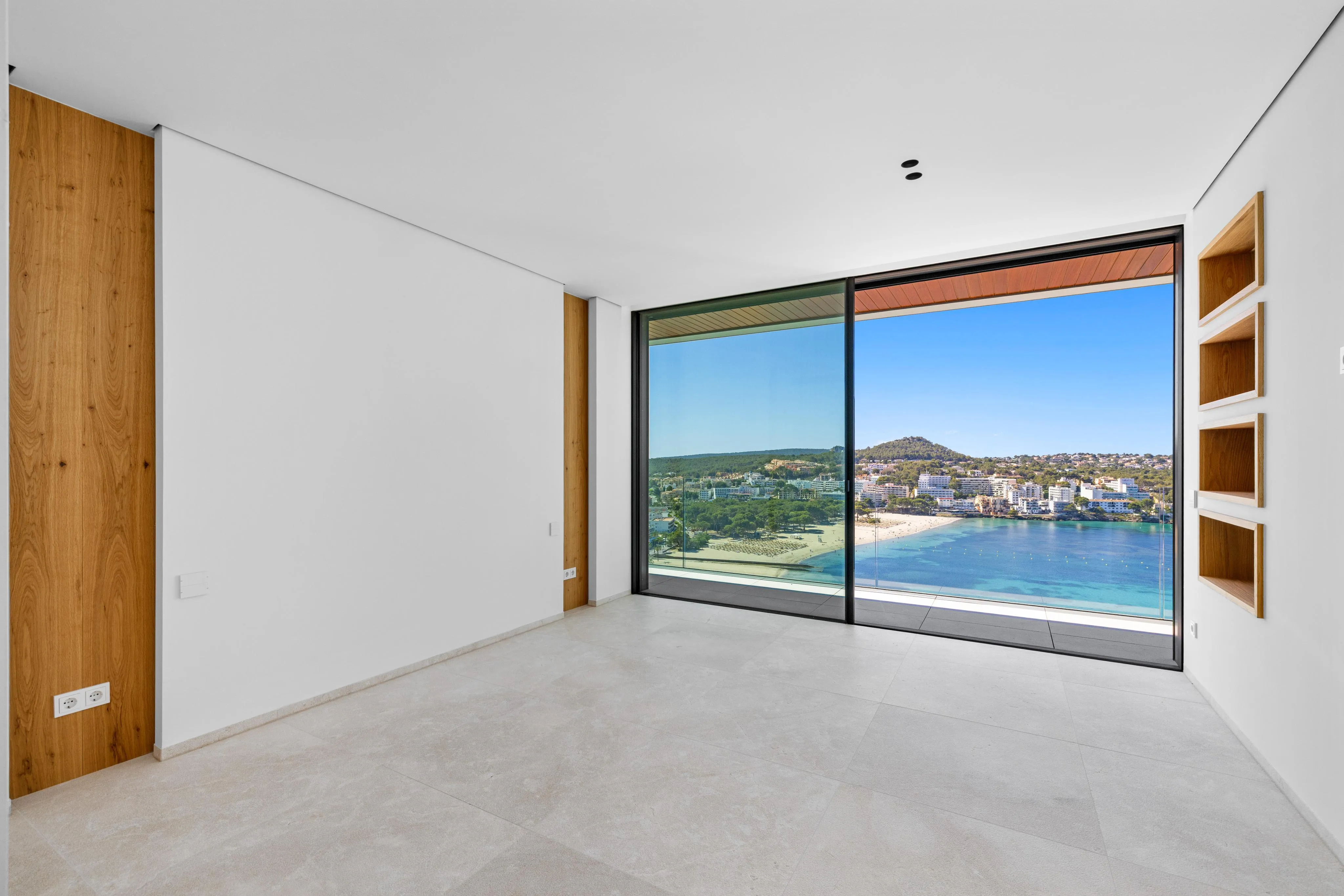 Lyxig nybyggd villa med panoramautsikt över havet-7