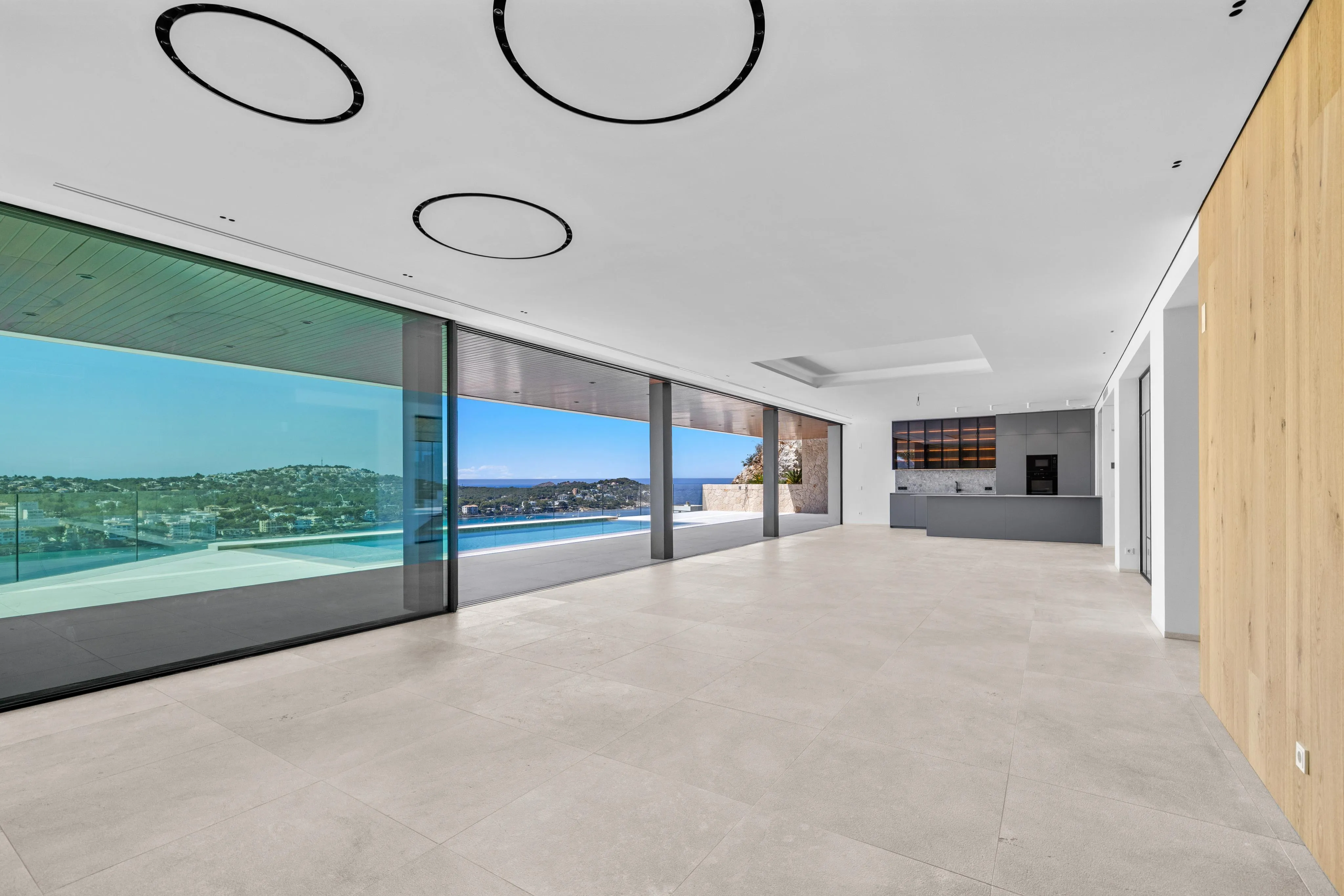 Luxueuze nieuwbouwvilla met panoramisch uitzicht op zee-3