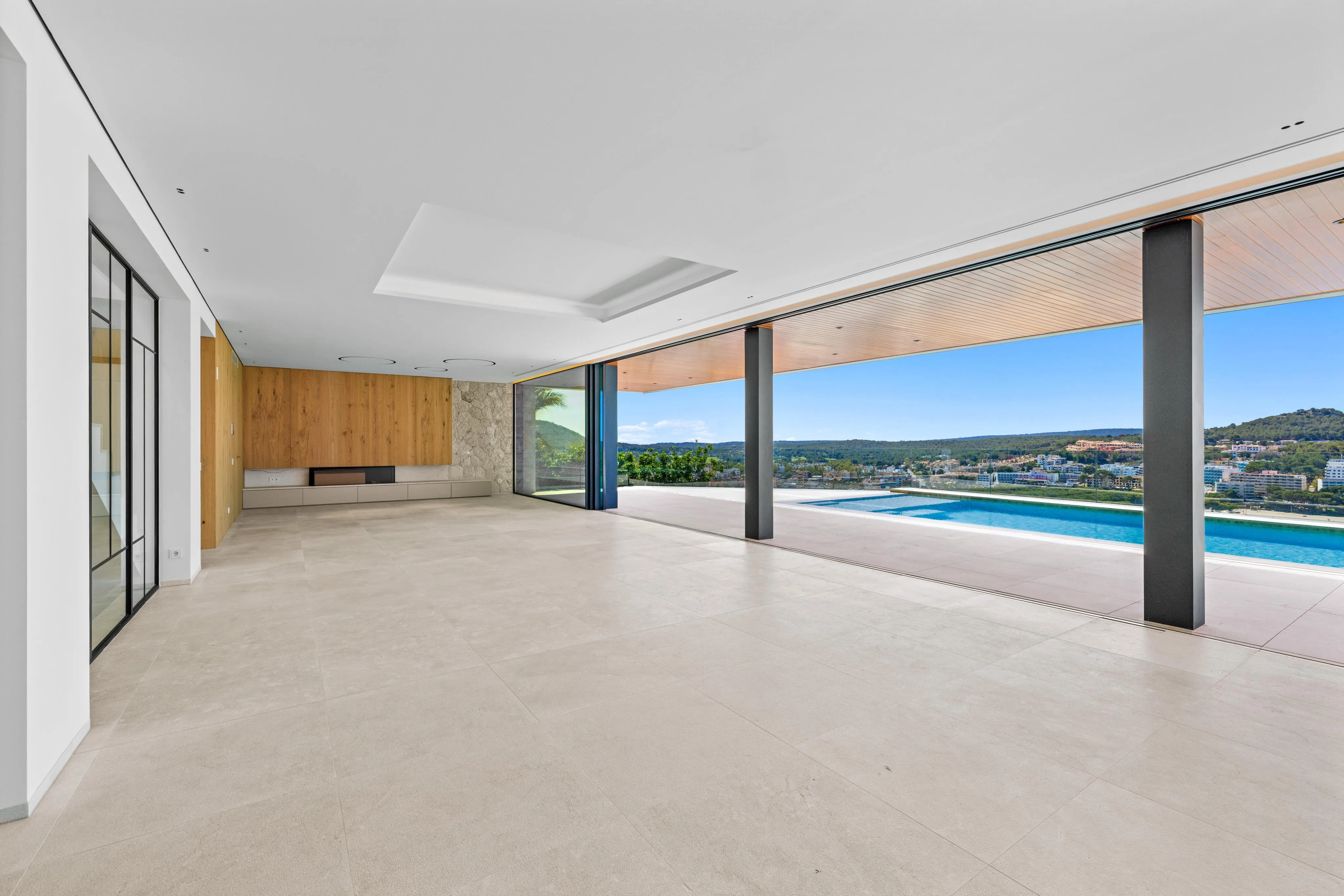 Lyxig nybyggd villa med panoramautsikt över havet-4