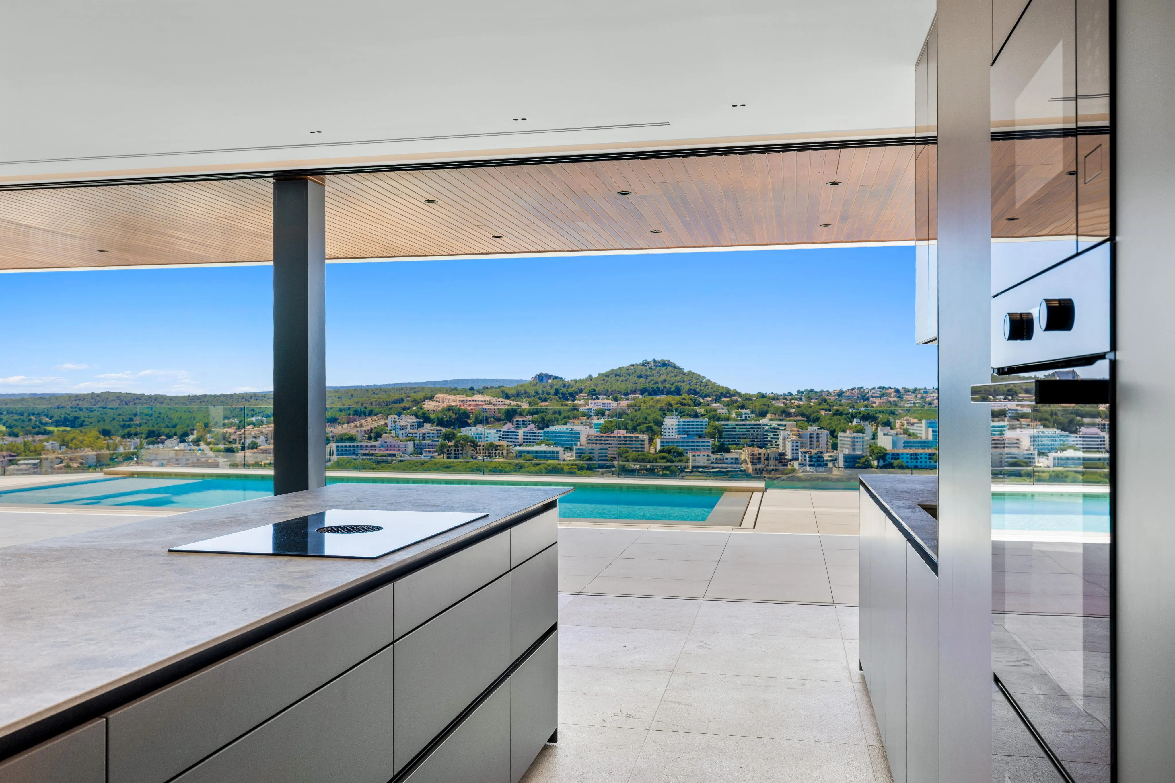 Lyxig nybyggd villa med panoramautsikt över havet-5