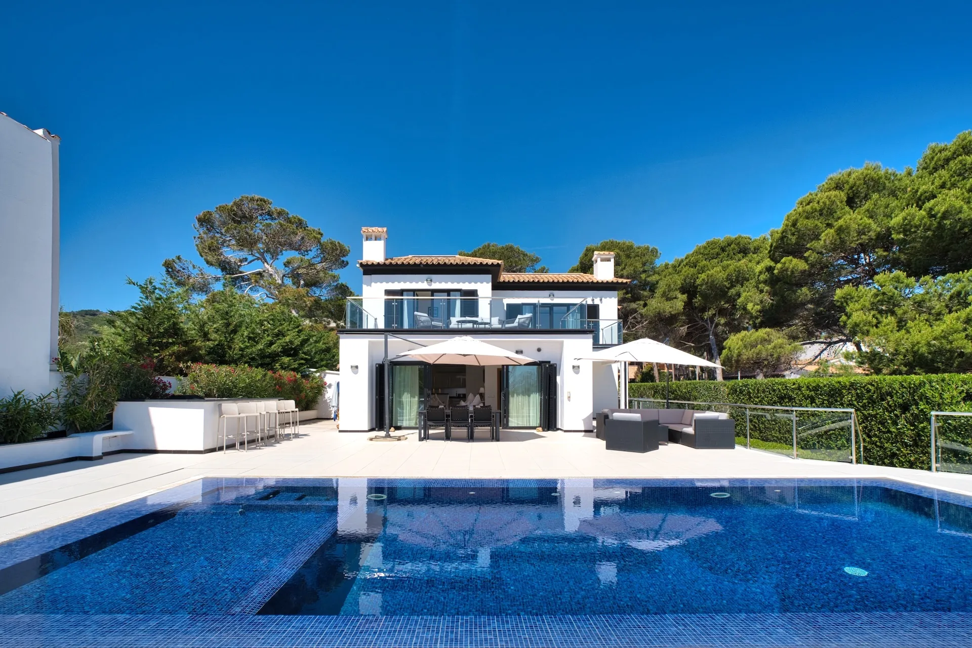 Seafront villa with spectacular views of the Bay of Cala Ratjada-2