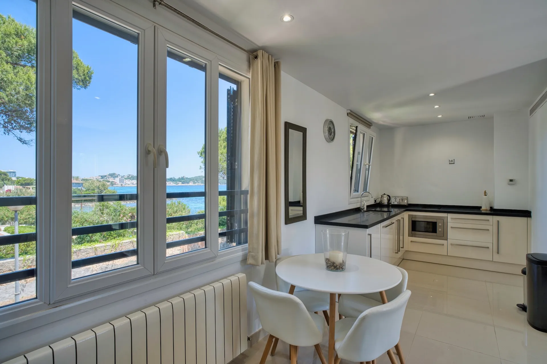 Seafront villa with spectacular views of the Bay of Cala Ratjada-12