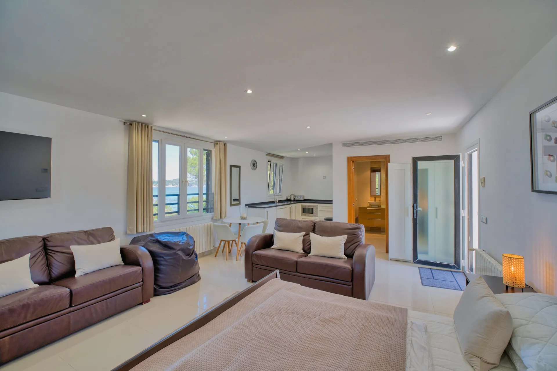 Seafront villa with spectacular views of the Bay of Cala Ratjada-13