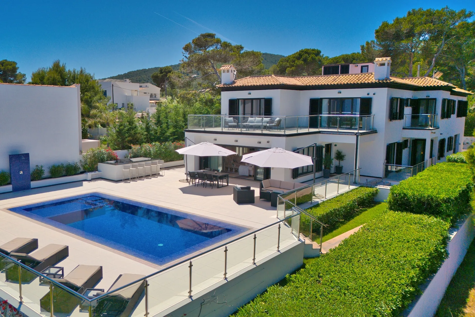 Seafront villa with spectacular views of the Bay of Cala Ratjada-15