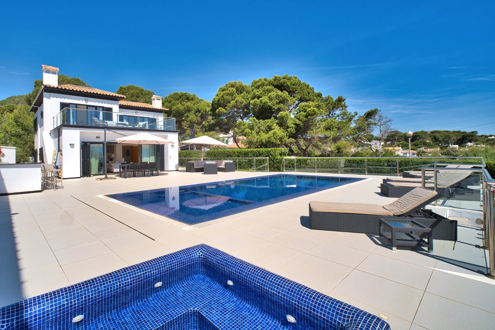 Seafront villa with spectacular views of the Bay of Cala Ratjada-14