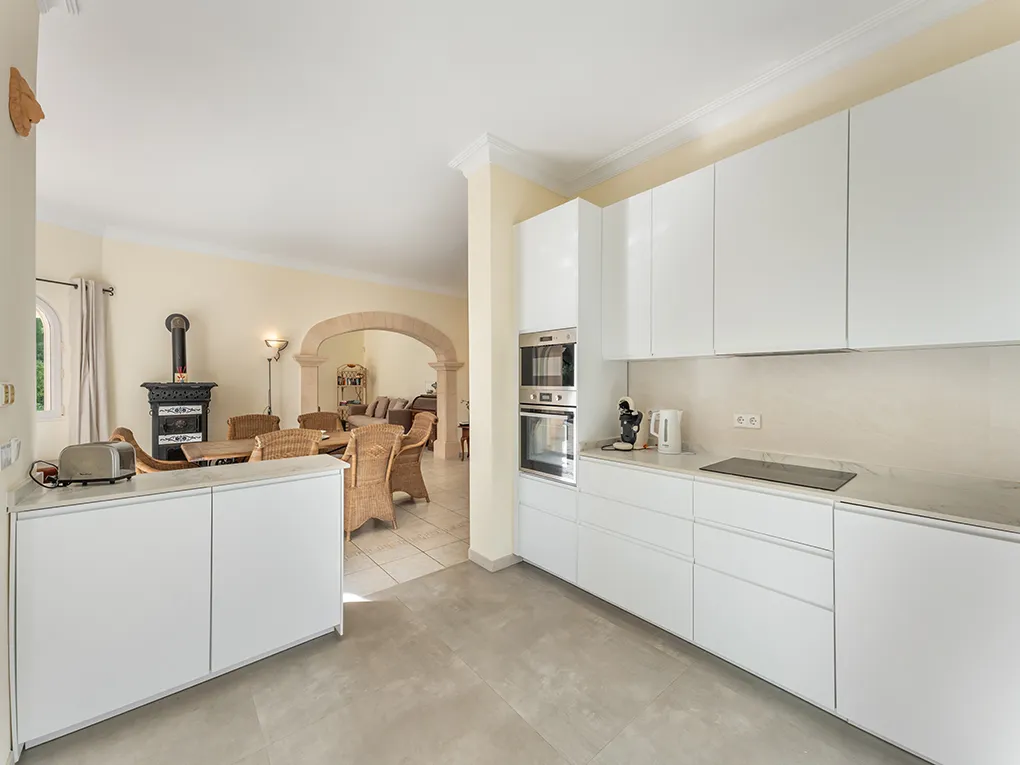 Mediterranean villa with sea view and rental license – just a few steps from the sea-8