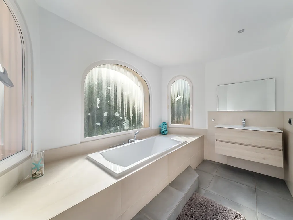 Mediterranean villa with sea view and rental license – just a few steps from the sea-16