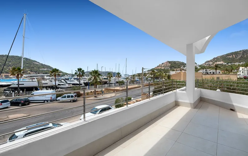 Modern apartament amb magnífiques vistes al port