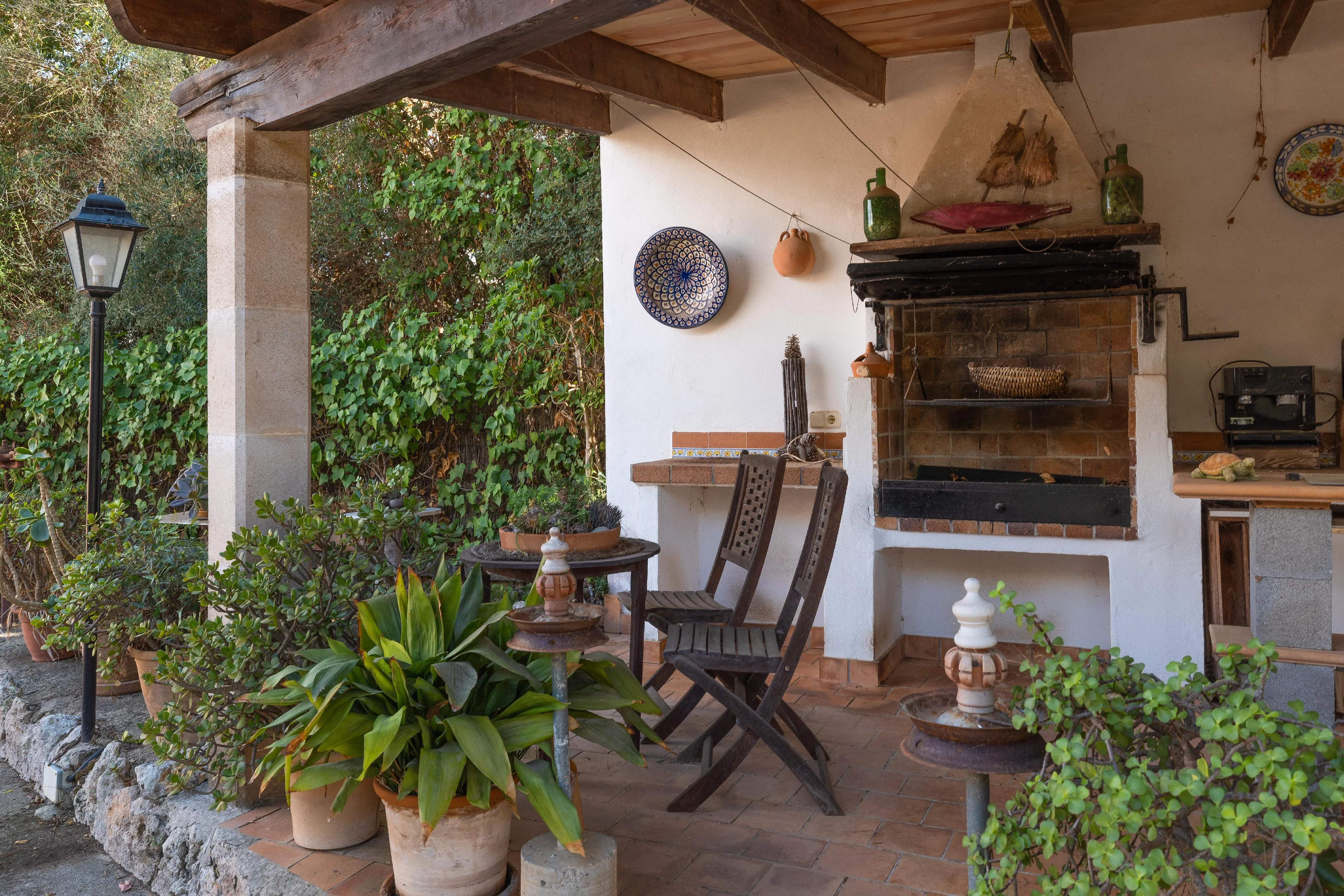 Encantadora finca con amplios espacios y un idílico entorno exterior-19