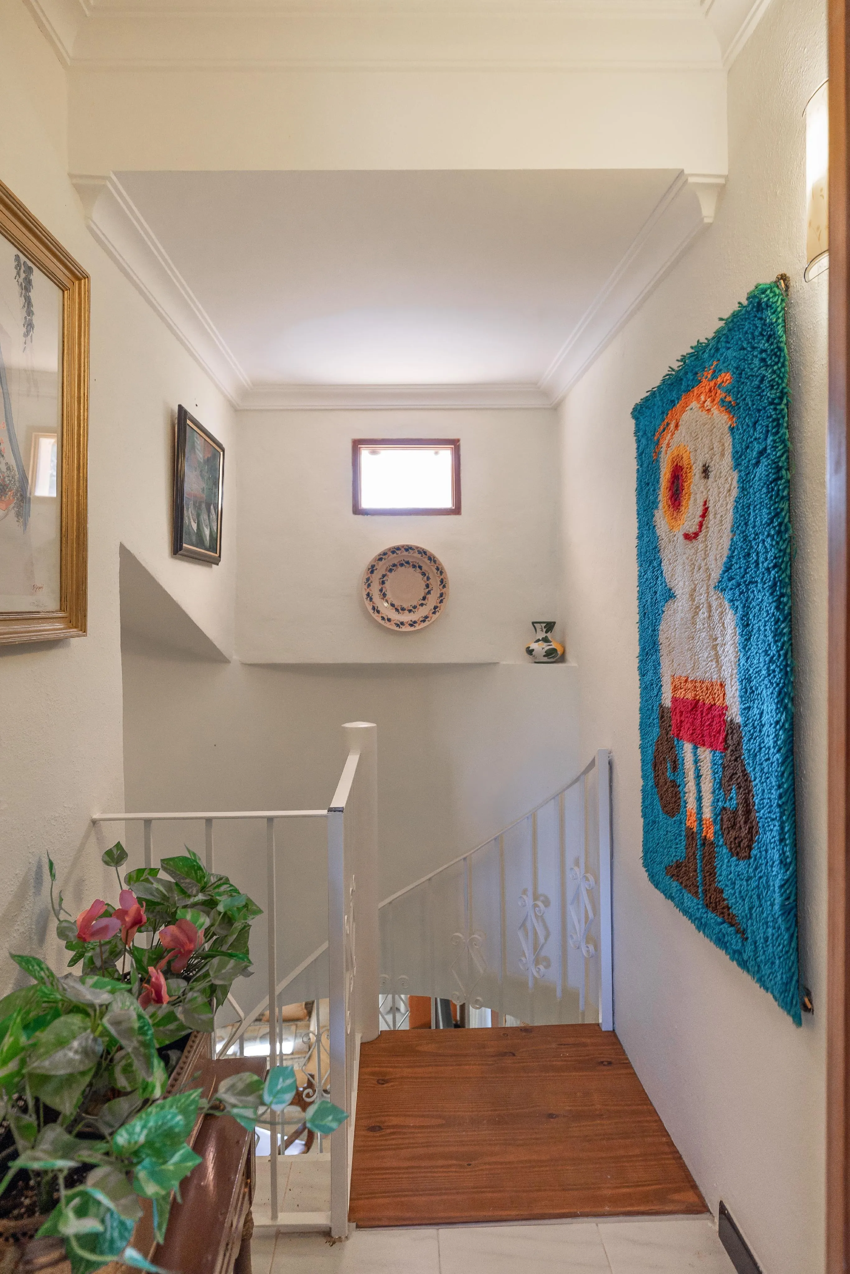 Encantadora finca con amplios espacios y un idílico entorno exterior-7