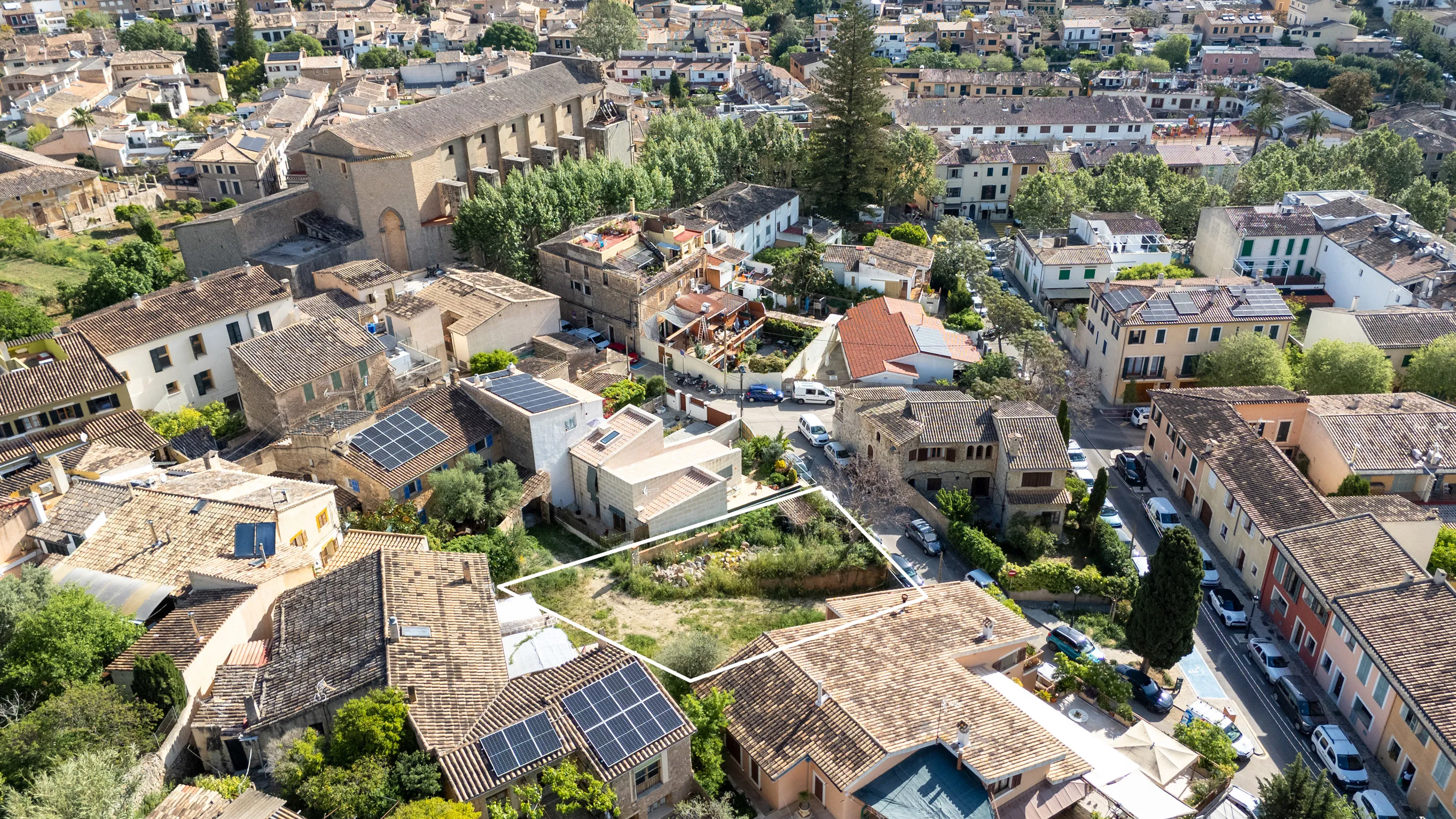 Urbanes Baugrundstück in zentraler Lage von Esporles-2