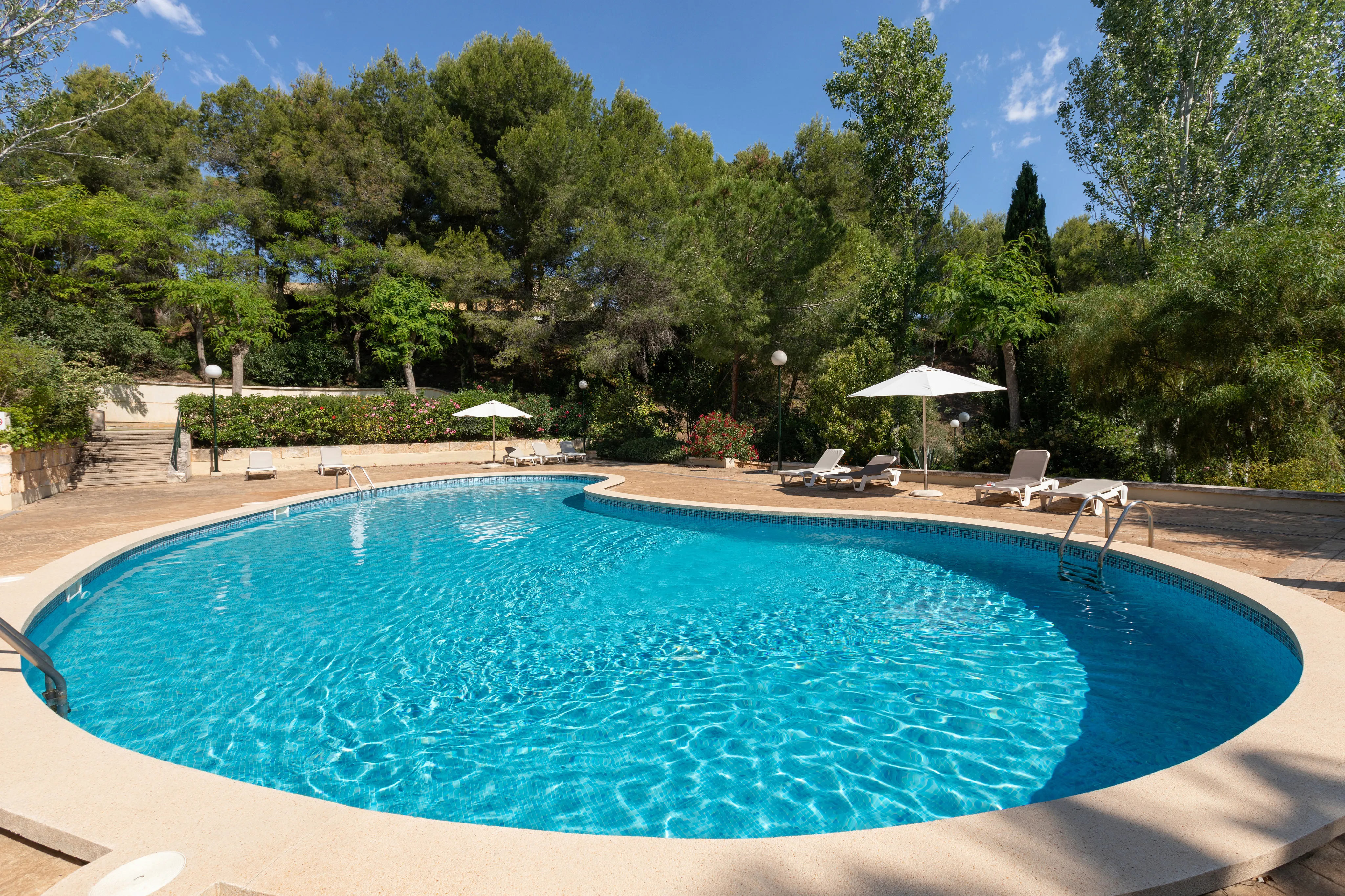 Habitatge familiar amb terrassa, garatge i zones comunes amb piscina-15