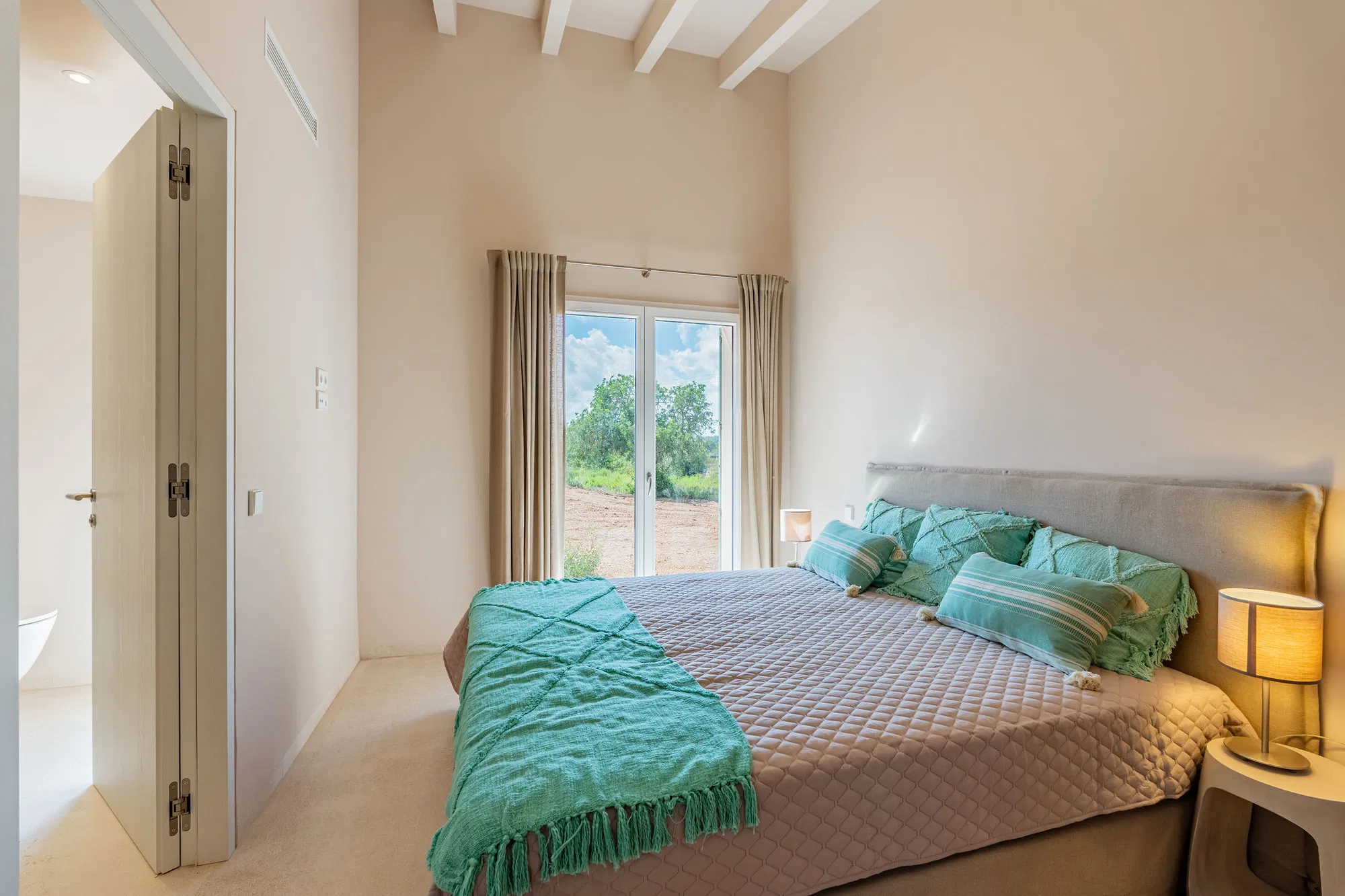 Nybyggd finca i en våning i modern, puristisk stil-10