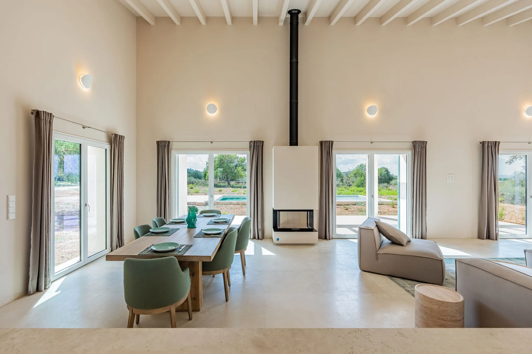 Nybygget finca i én etage i moderne, puristisk stil-7