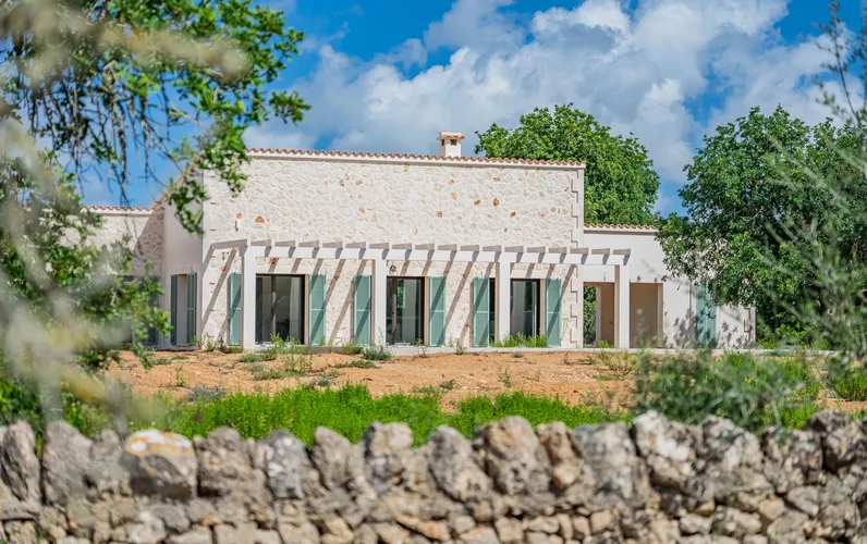 Finca di nuova costruzione su un unico piano in stile moderno e purista
