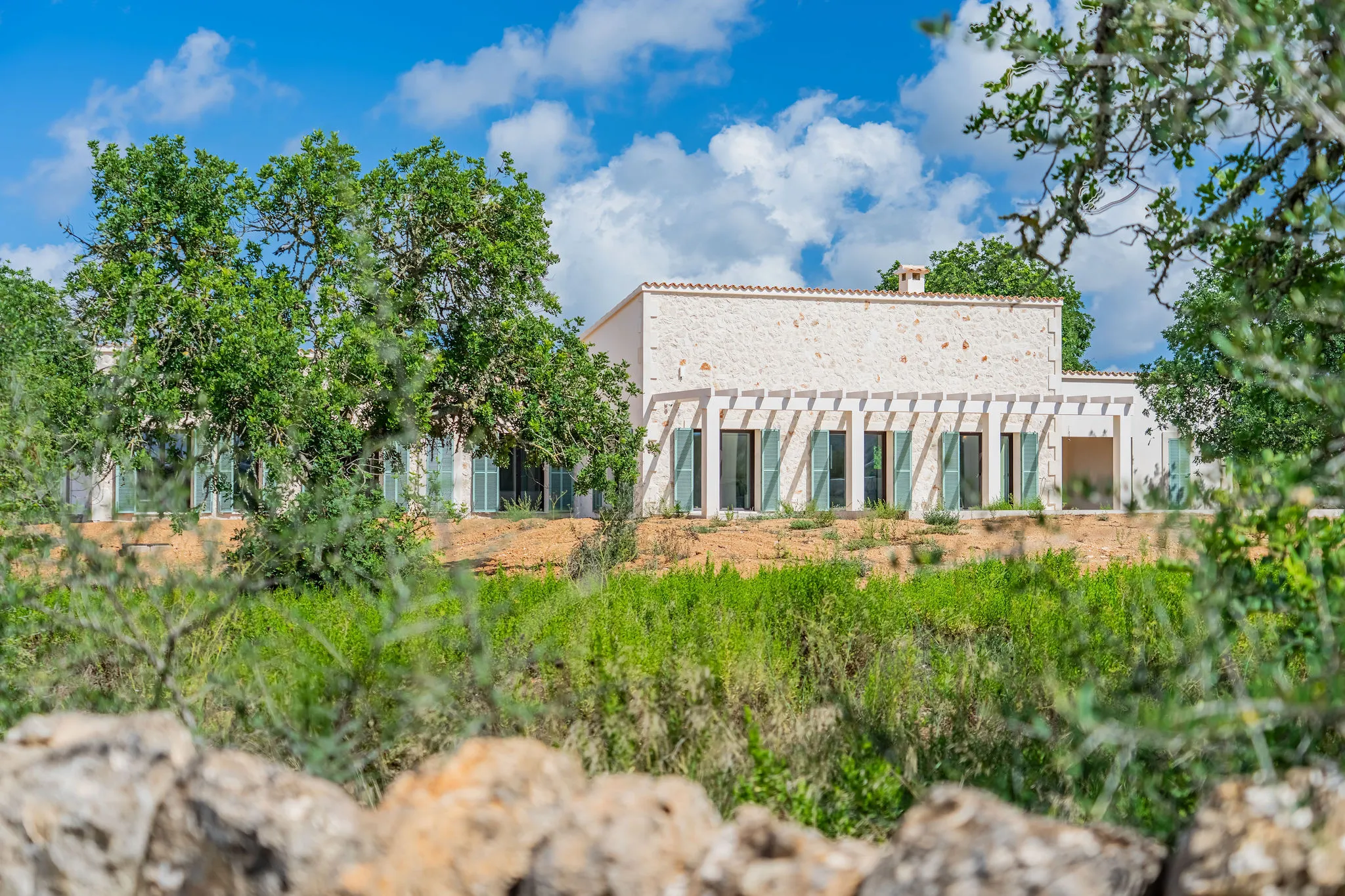 Nybygget finca i én etage i moderne, puristisk stil-13