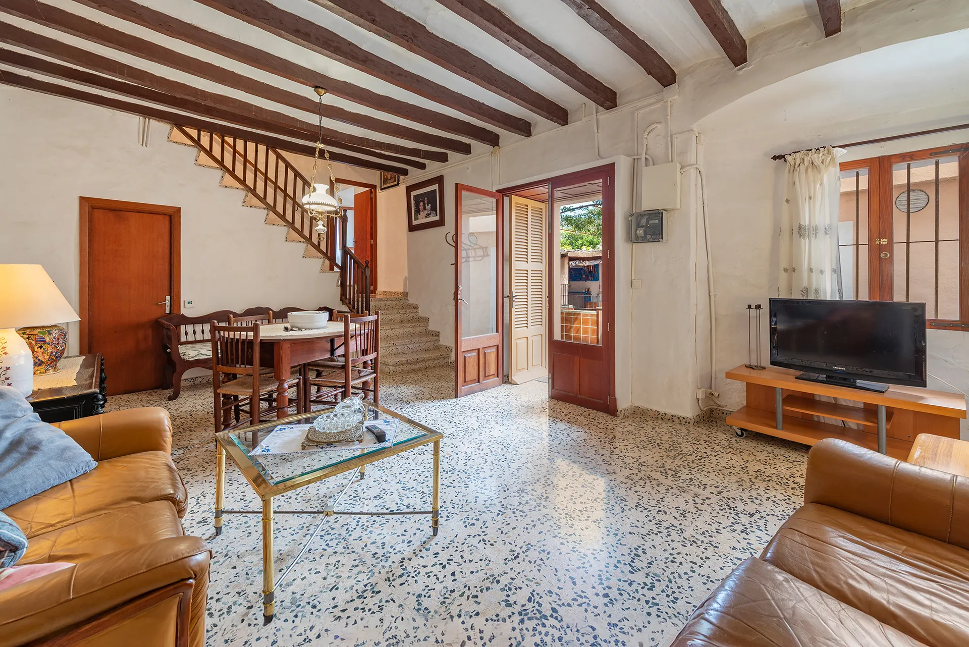 Una casa de poble en necessitat de renovació amb un potencial excepcional-2
