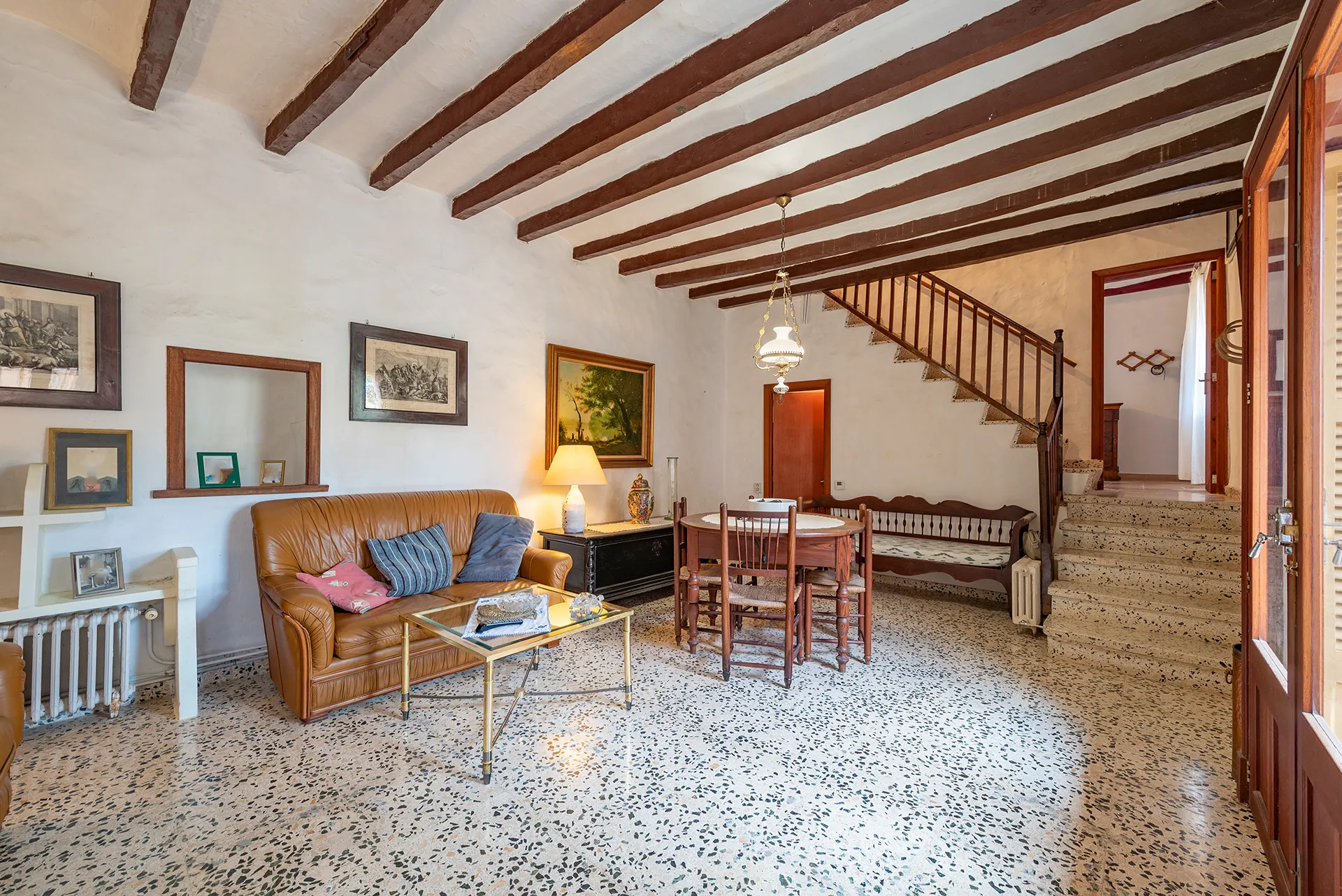 Una casa de poble en necessitat de renovació amb un potencial excepcional-3