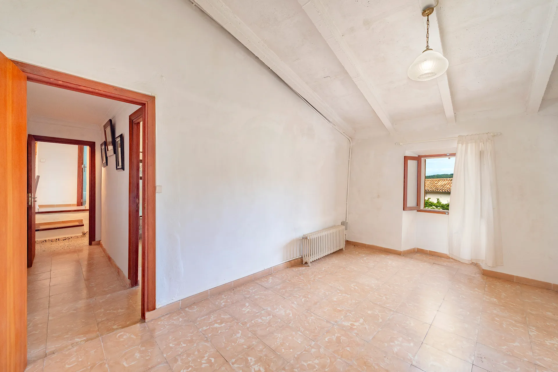 Una casa de poble en necessitat de renovació amb un potencial excepcional-11