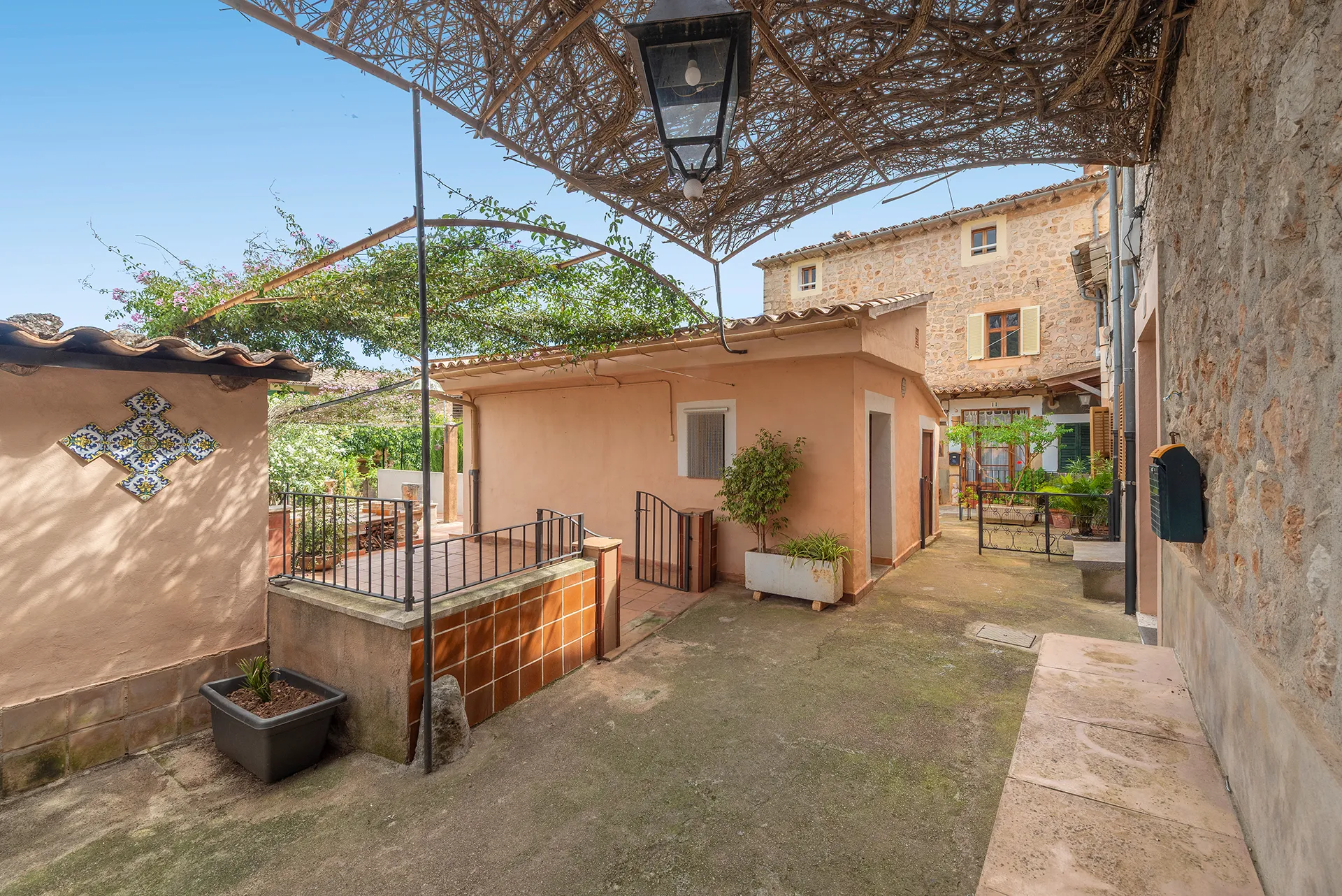 Una casa de poble en necessitat de renovació amb un potencial excepcional-15