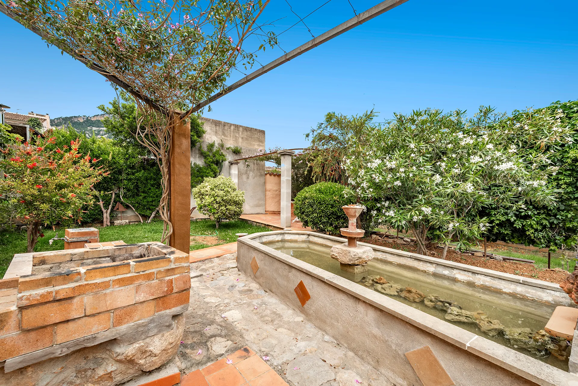 Una casa de poble en necessitat de renovació amb un potencial excepcional-25