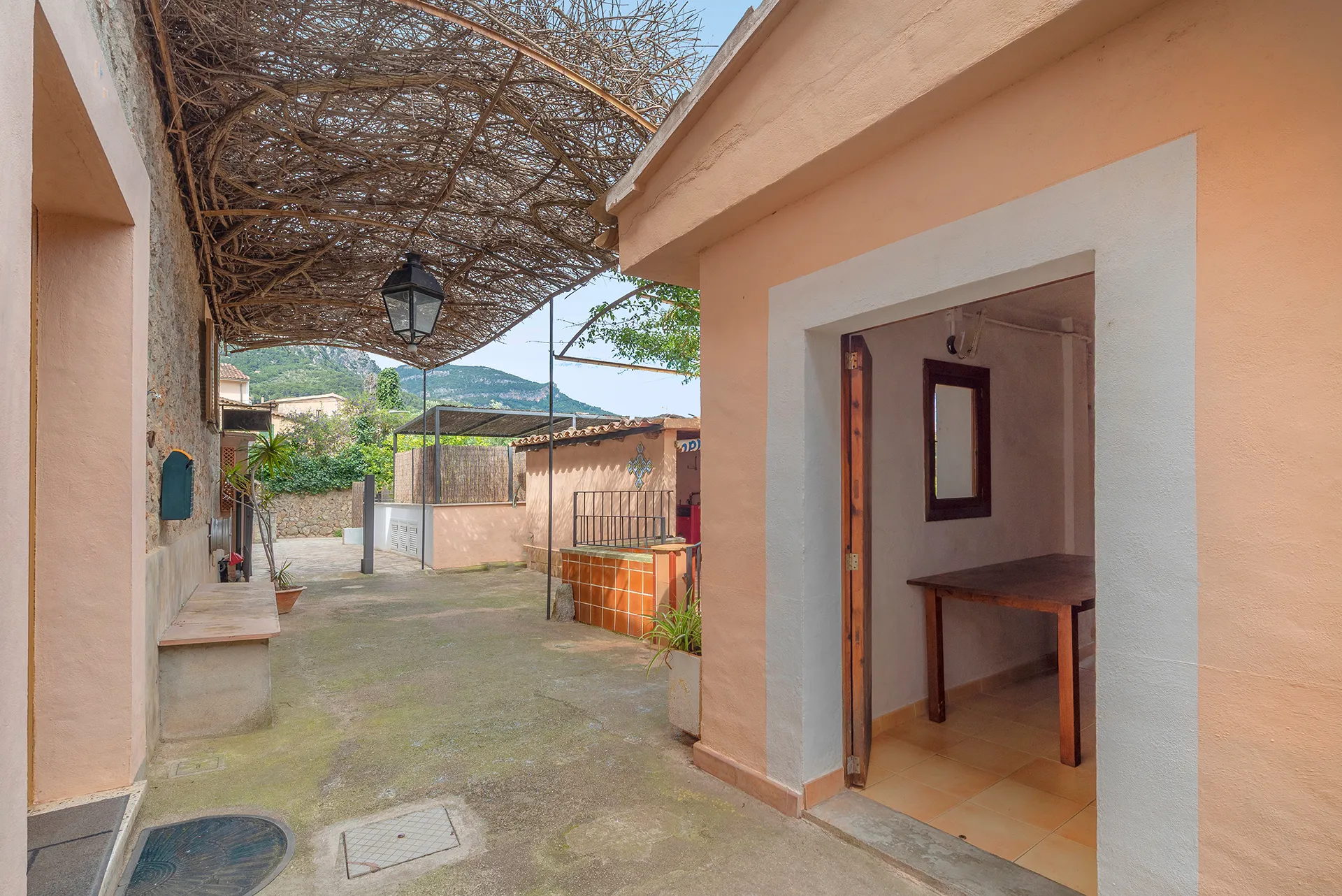 Una casa de poble en necessitat de renovació amb un potencial excepcional-18