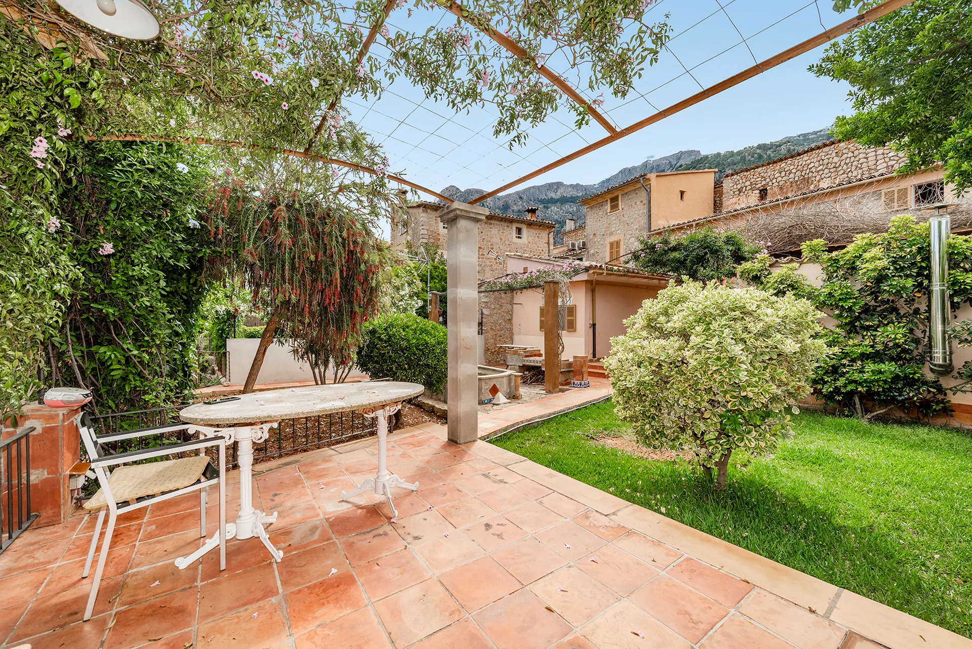 Una casa de poble en necessitat de renovació amb un potencial excepcional-24