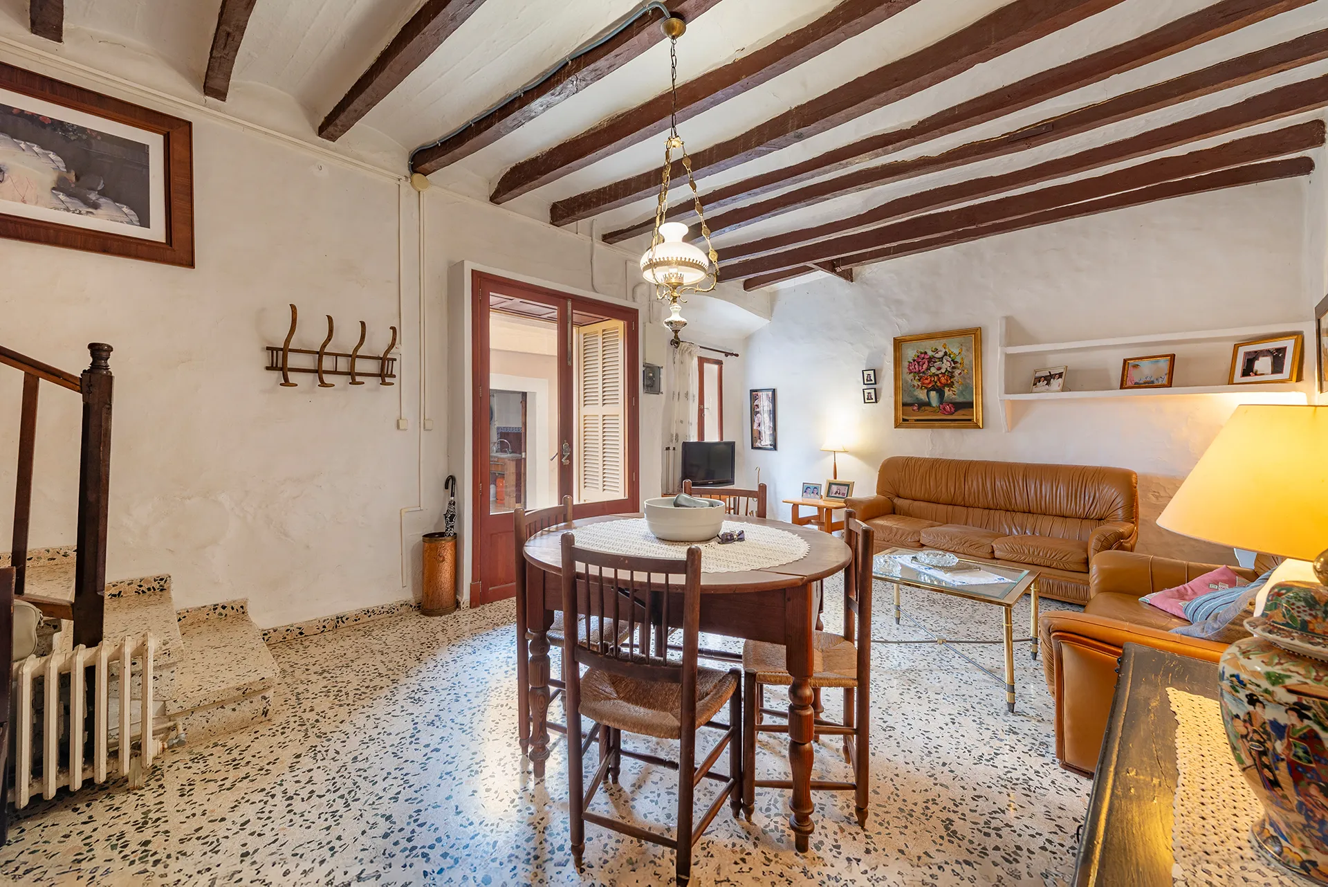 Una casa de poble en necessitat de renovació amb un potencial excepcional-4