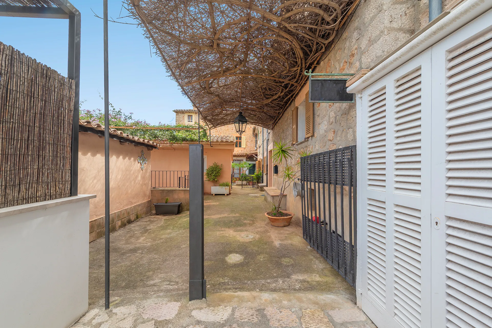 Una casa de poble en necessitat de renovació amb un potencial excepcional-14