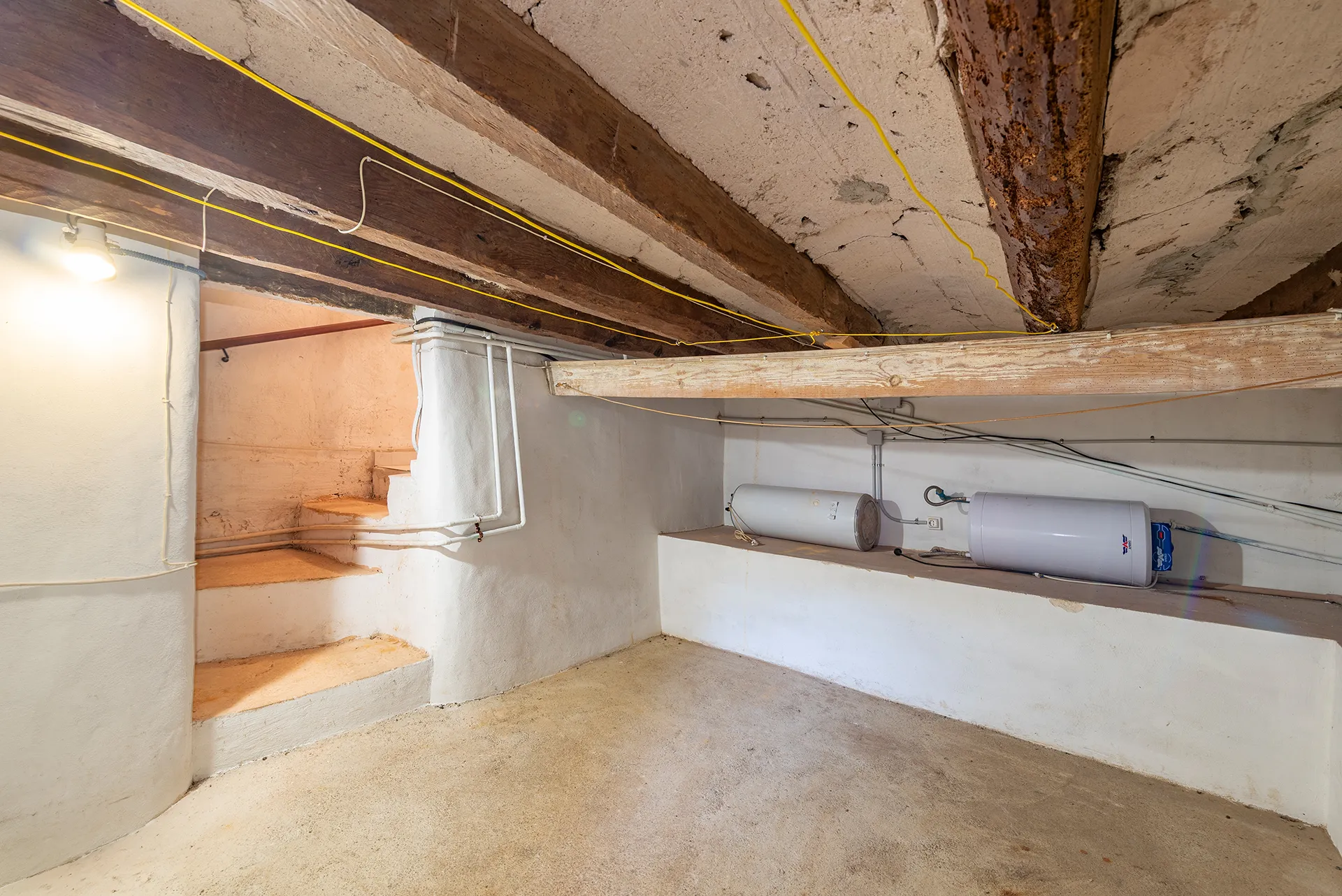 Una casa de poble en necessitat de renovació amb un potencial excepcional-13