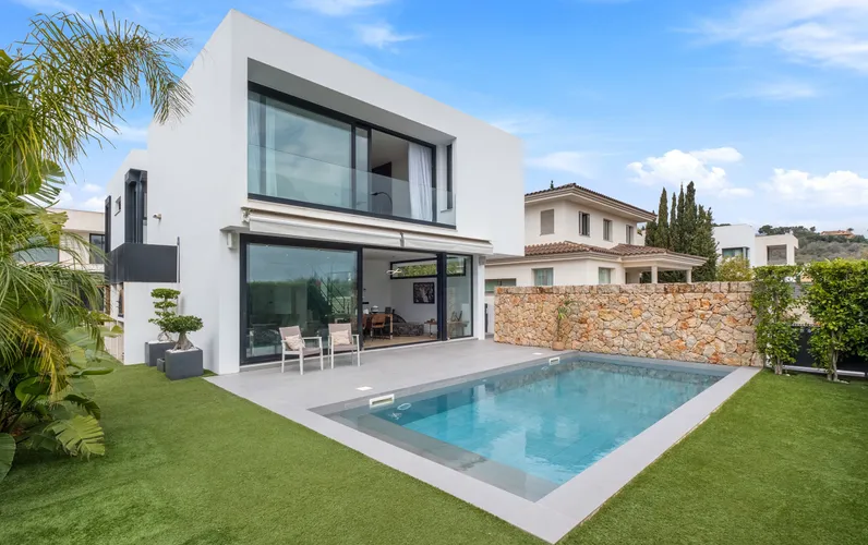 Moderna Vila a Son Puig amb Vistes Panoràmiques