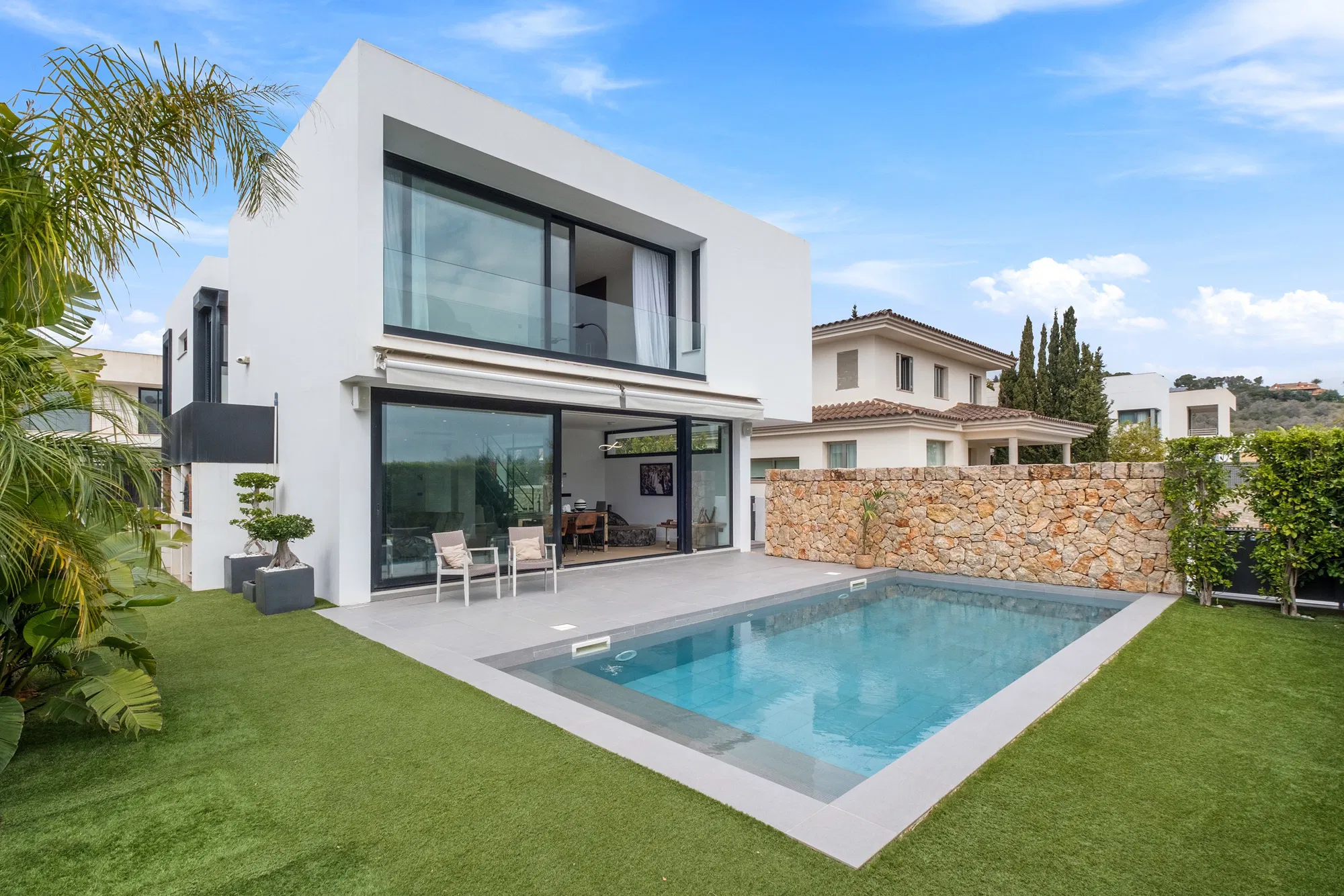 Modern villa i Son Puig med panoramautsikt-1