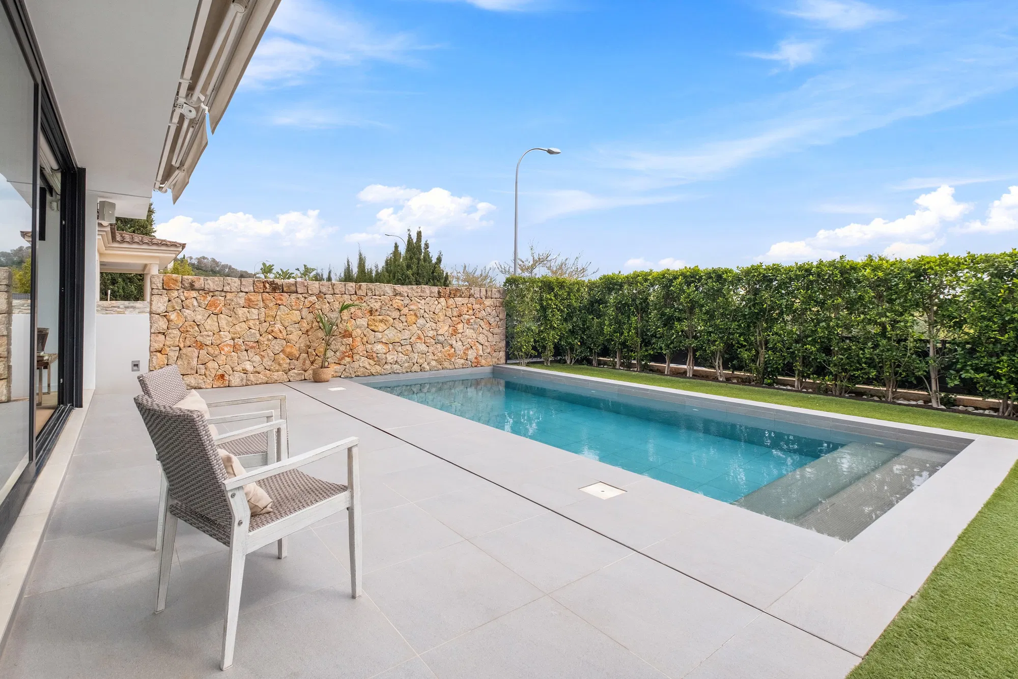 Modern villa i Son Puig med panoramautsikt-2