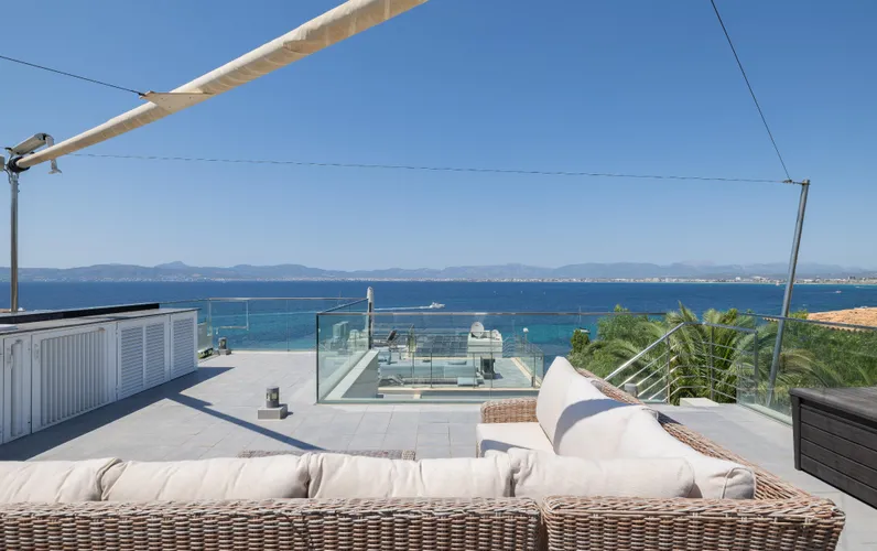 Uniek halfvrijstaand huis met uitzicht op zee