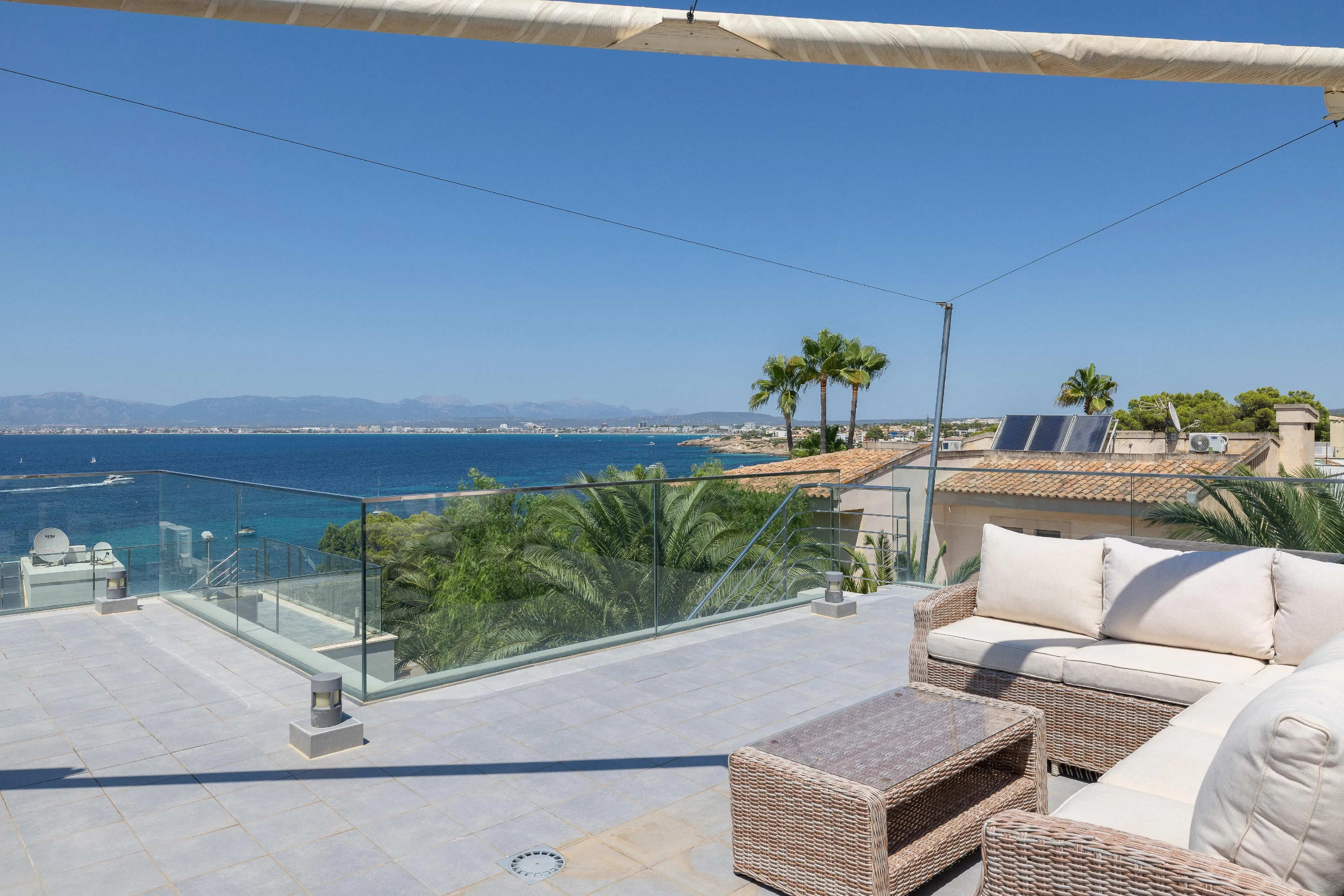 Uniek halfvrijstaand huis met uitzicht op zee-6