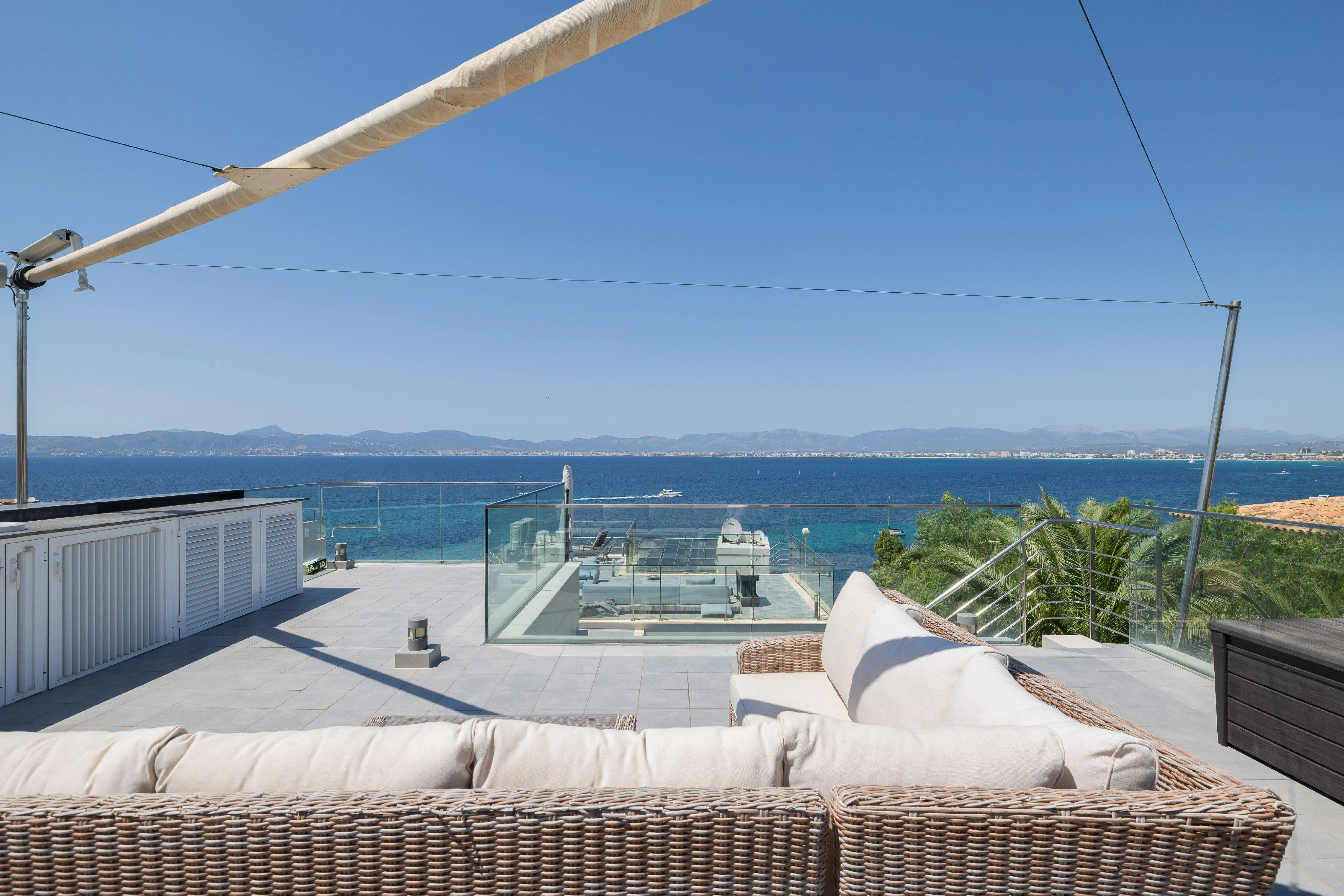 Uniek halfvrijstaand huis met uitzicht op zee-1