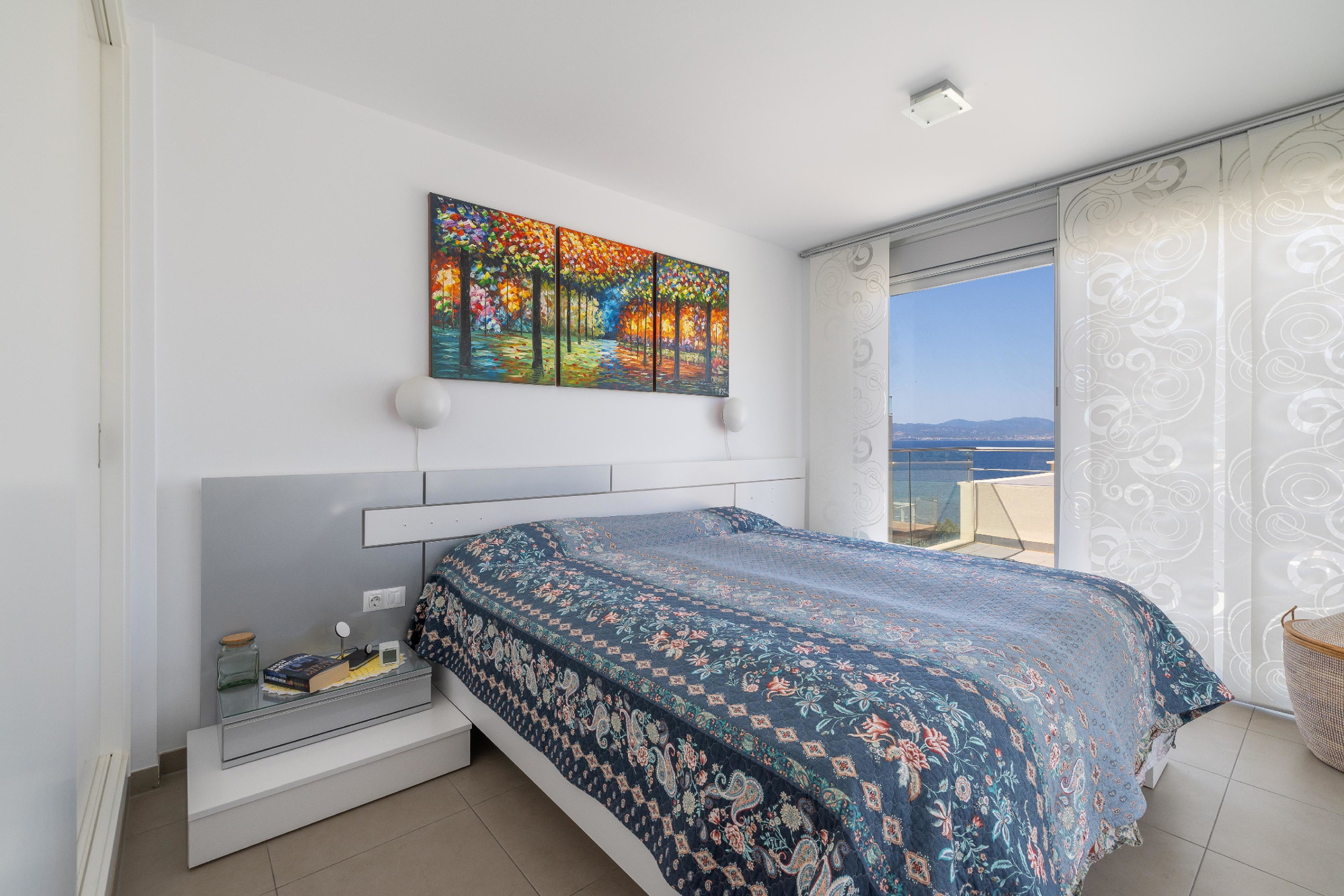 Unique Semi-Detached House with Sea Views-12