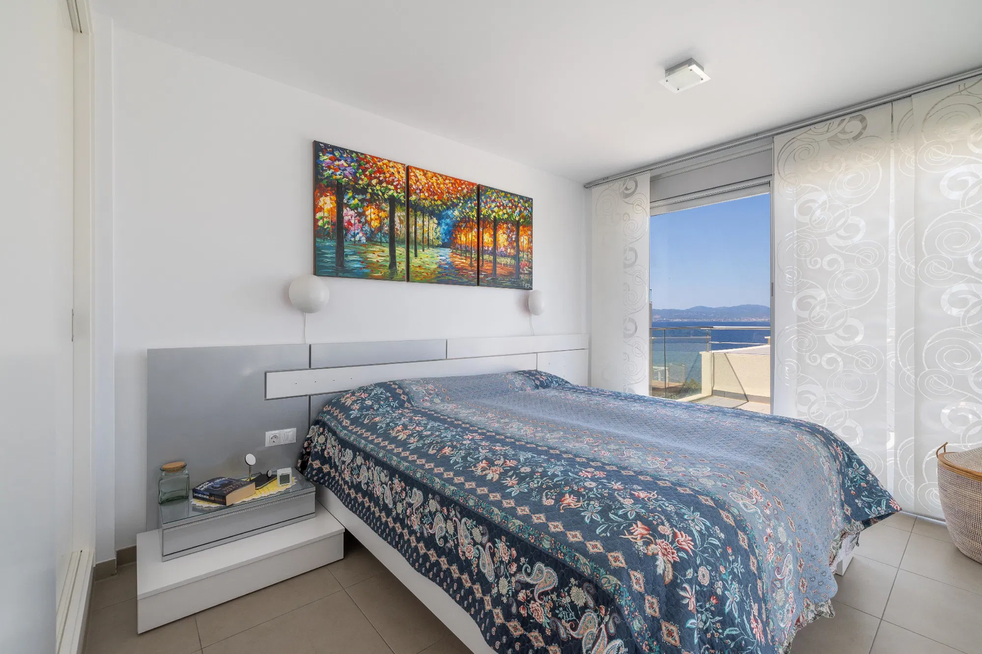 Unique Semi-Detached House with Sea Views-12